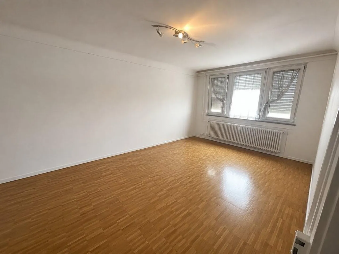 Central located old building 2-room apartment - Photo 2 of 5