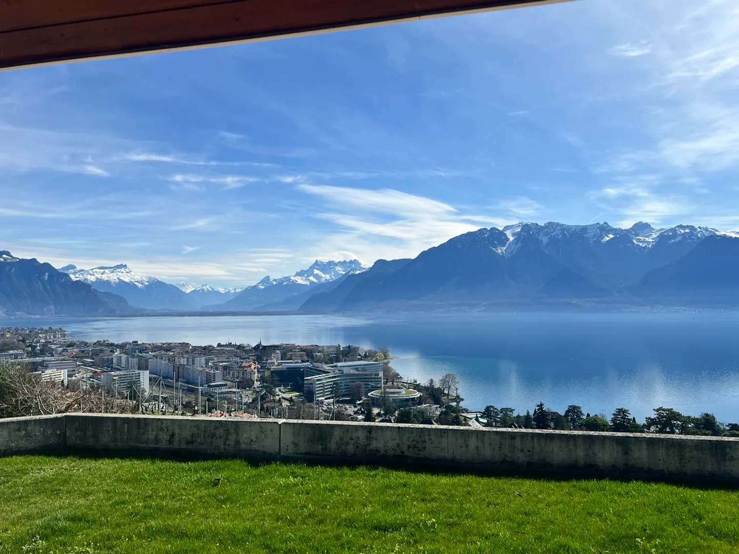 Rare villa d'architecte, vue spectaculaire, vignes à Corseaux - Photo 6 sur 15