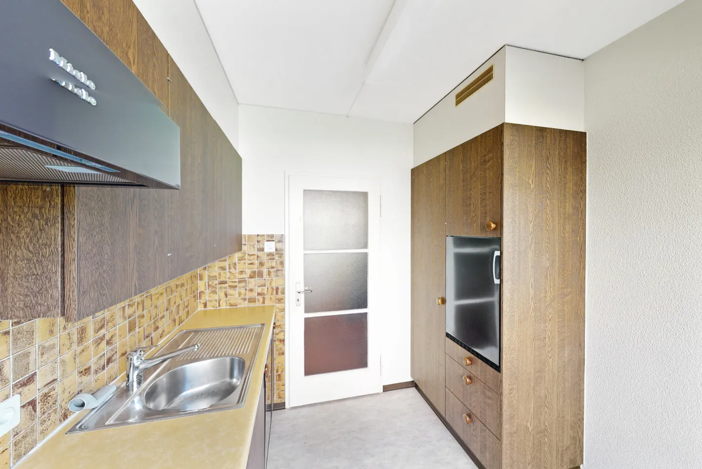 Charming Garden Apartment - 1 Year Limited - Photo 11 of 13