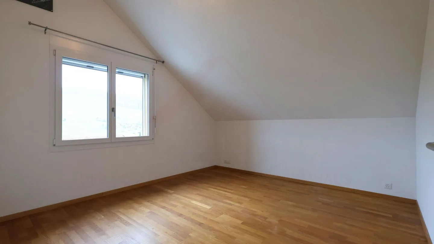 «Wohnen mit Charme - 4.5-Zimmer-Maisonette an ruhiger Lage mit Balkon und Cheminée» - Foto 13 von 19