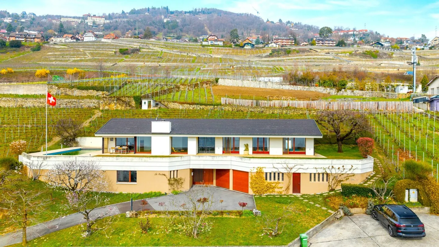 Rare villa d'architecte, vue spectaculaire, vignes à Corseaux - Photo 15 sur 15