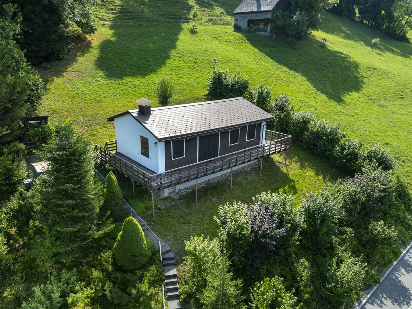 Casa unifamiliare indipendente con cuore e fascino in una posizione naturale - Foto 2 di 16