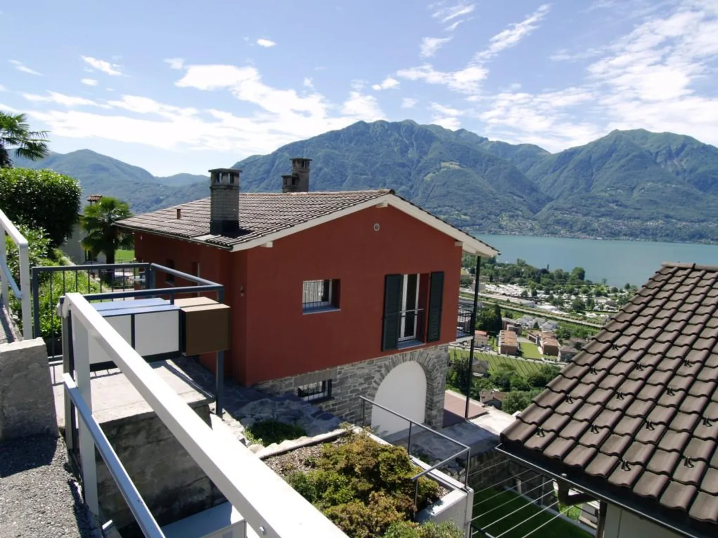 Detached House in Panoramic Location - Photo 2 of 11