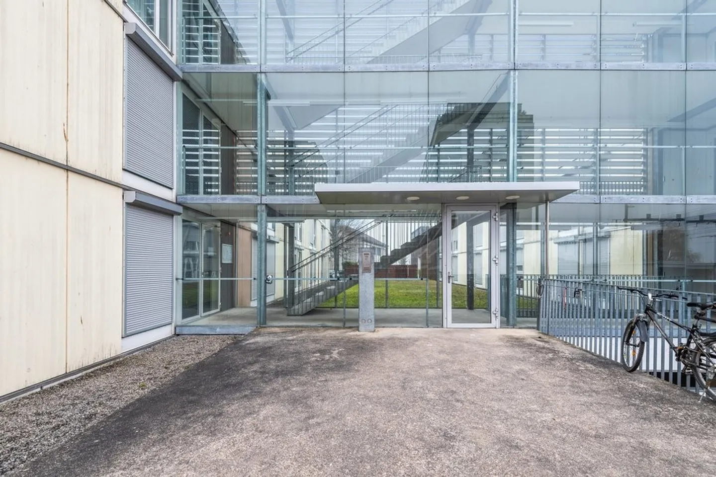 A stone's throw from the city center, the train station, and the HEIVD - Photo 5 of 5