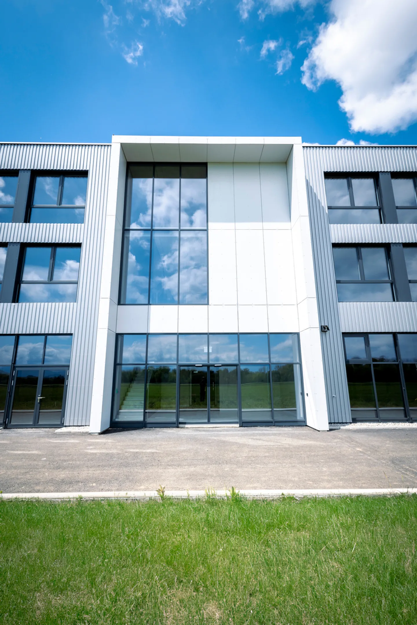 Neu in Gland - Große Gewerbefläche - industriell / 1.200m2 - Foto 8 von 11