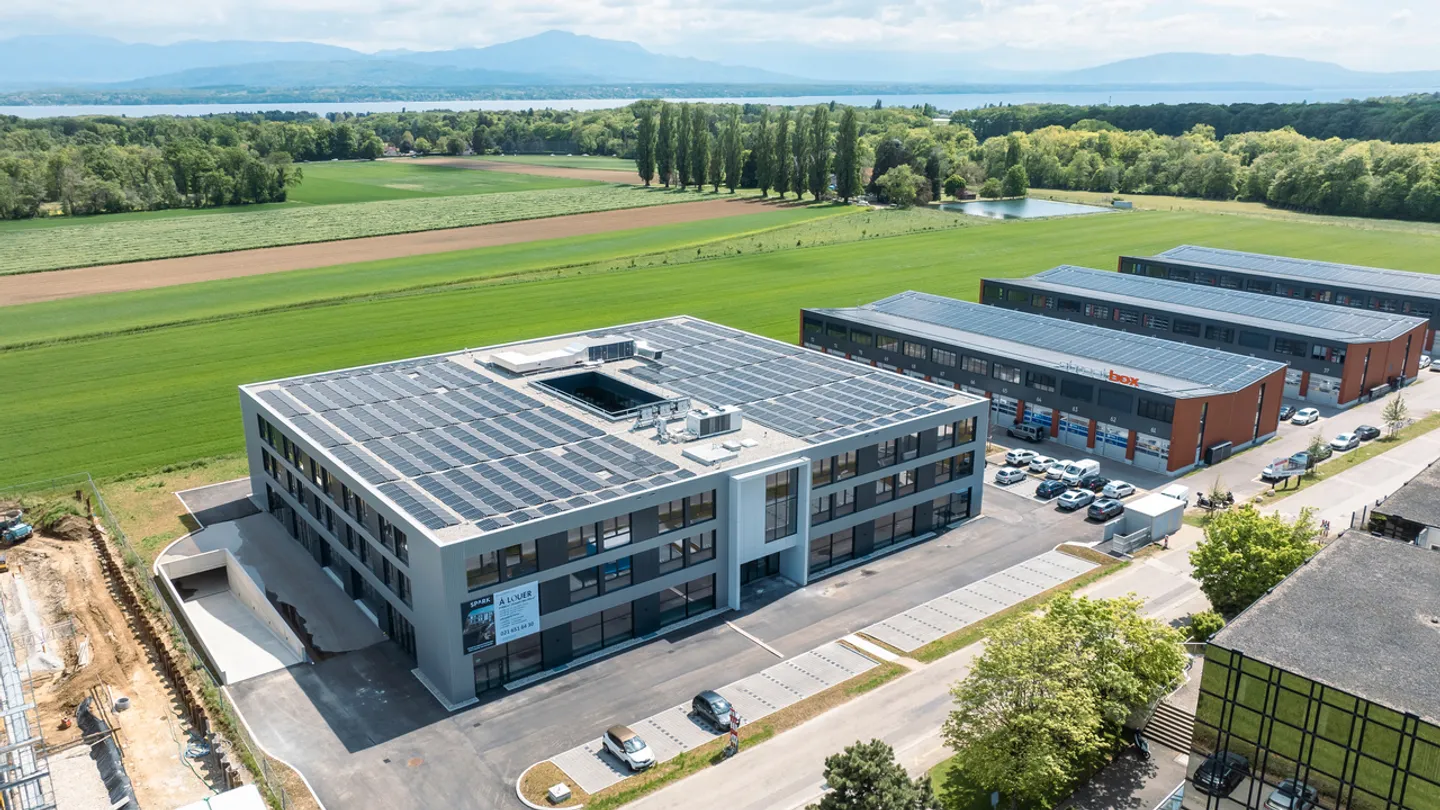 Neu in Gland - Große Gewerbefläche - industriell / 1.200m2 - Foto 10 von 11