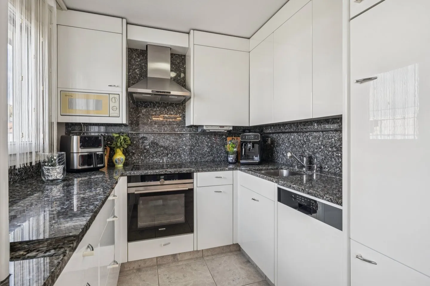 Bright 4.5-Room Apartment in Windisch - Photo 3 of 6