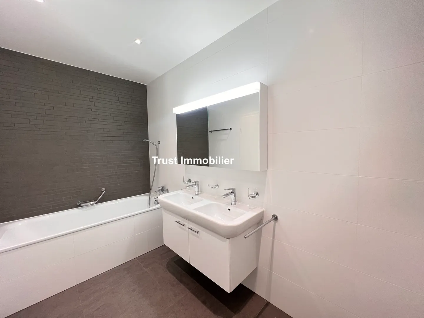 Appartement moderne avec vue Salève - Photo 12 sur 13