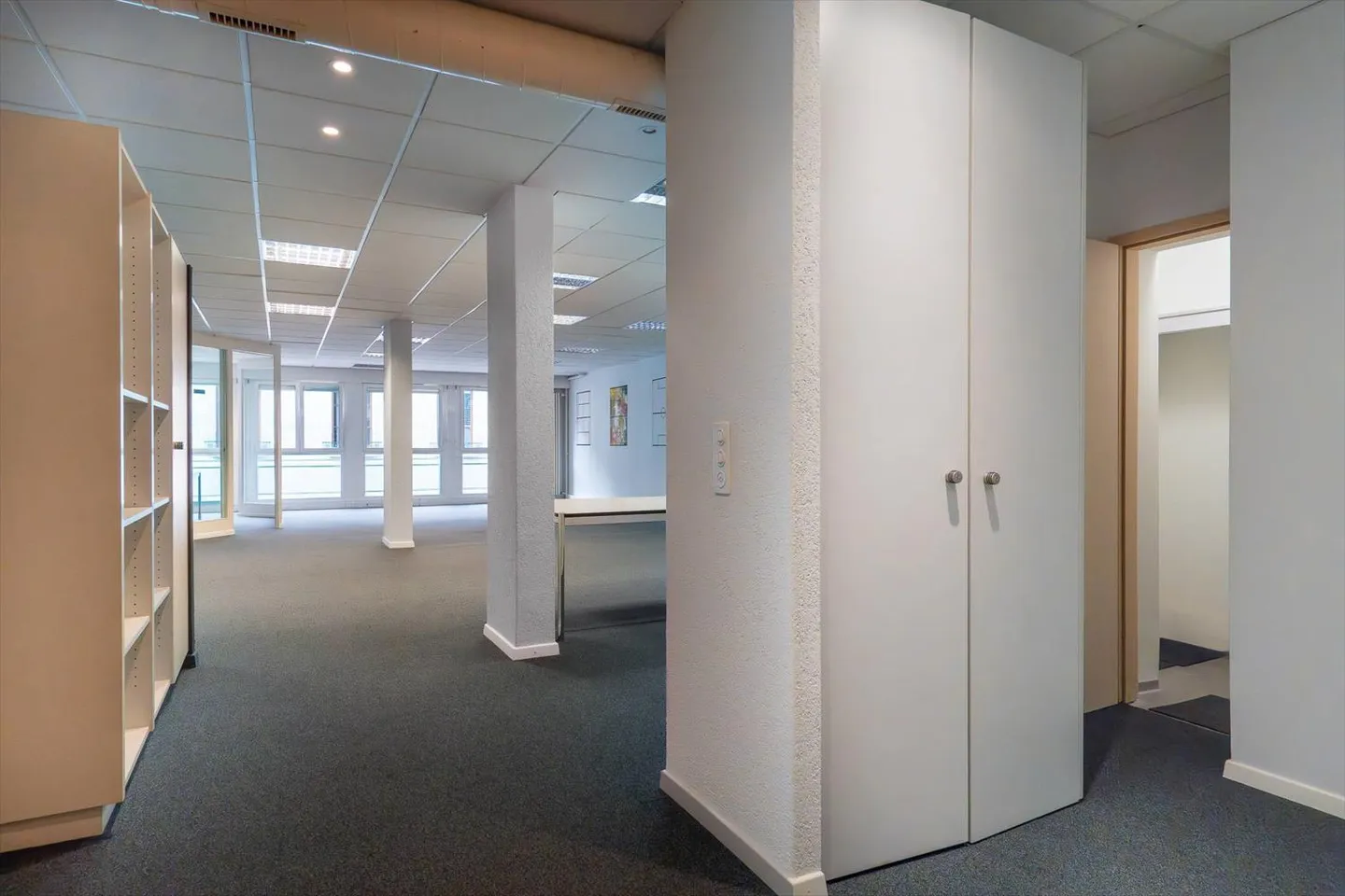 Centro di Losanna in una strada pedonale, molto bel spazio modulabile di 135 m2 in altezza - Foto 3 di 5