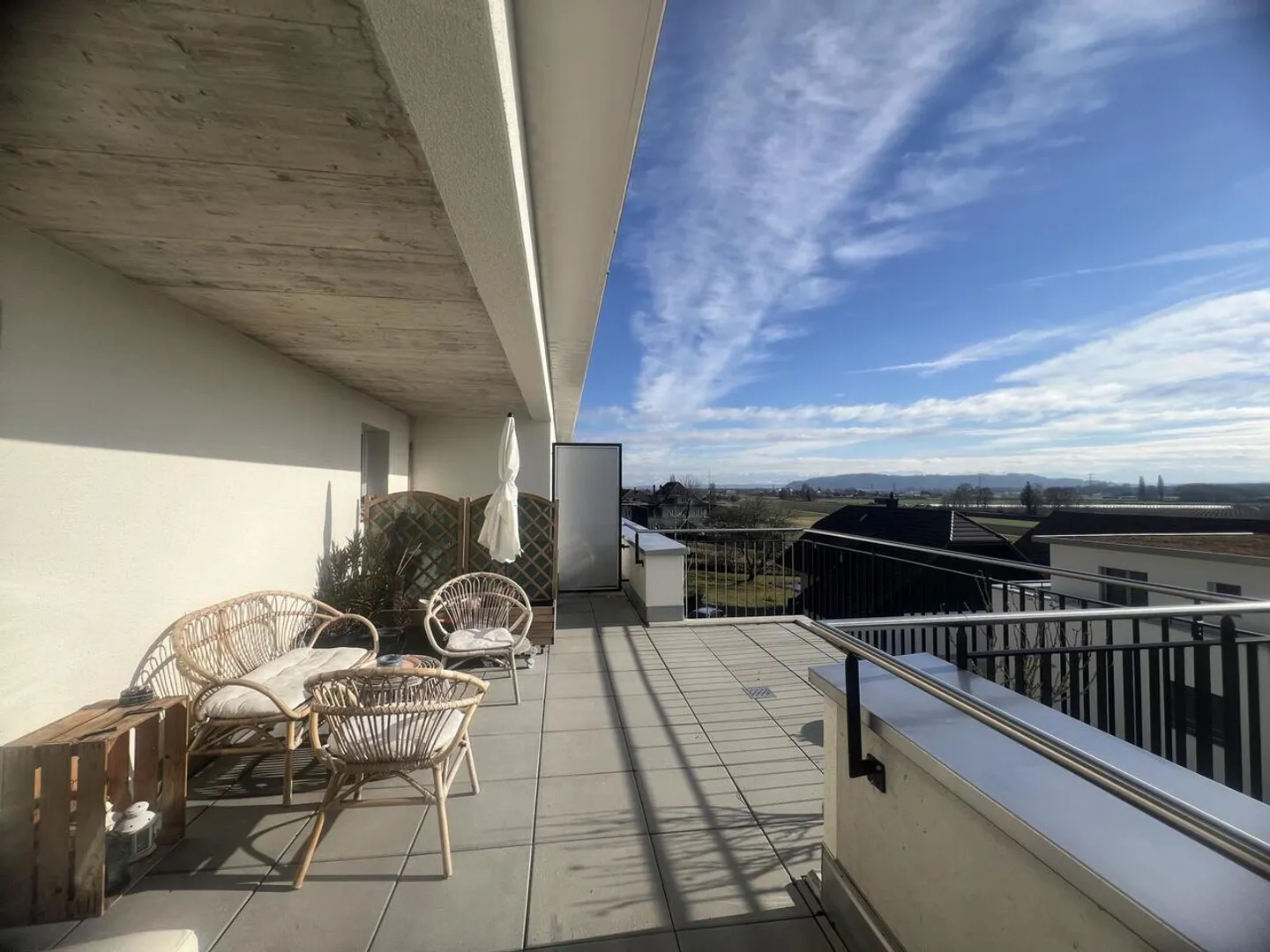 Blick auf die Alpen, Licht und Exklusivität: zeitgenössisches Penthouse mit Panoramaterrasse - Foto 2 von 12