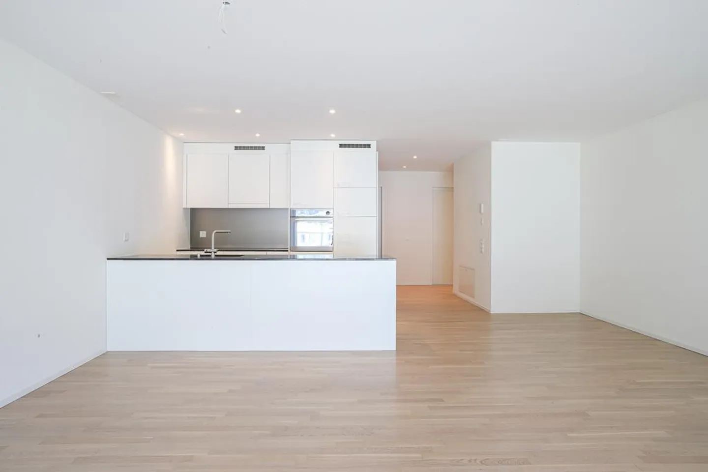 Charming 3.5 room apartment with terrace overlooking the mountains - Photo 1 of 12