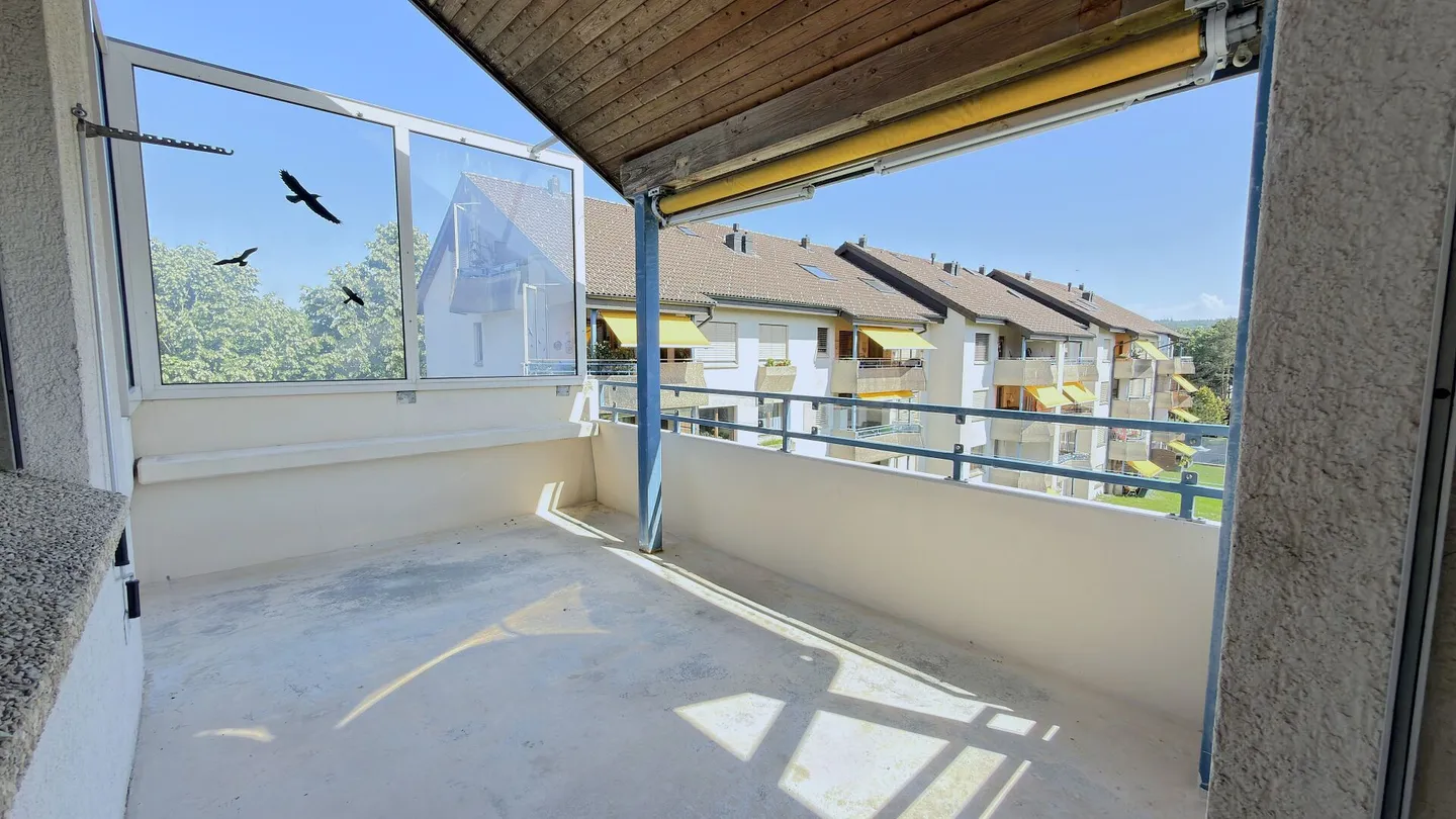 Large Renovated 5.0 Maisonette Apartment with Balcony in a Quiet Location Solothurn - Photo 3 of 22