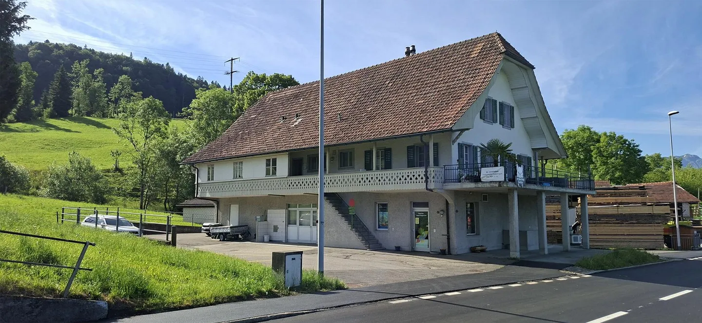 Ancien bâtiment de fromagerie à Ebnet - Photo 1 sur 2