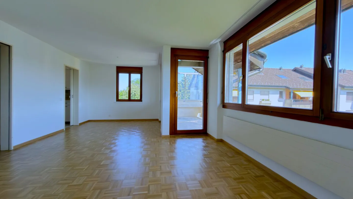 Large Renovated 5.0 Maisonette Apartment with Balcony in a Quiet Location Solothurn - Photo 7 of 22