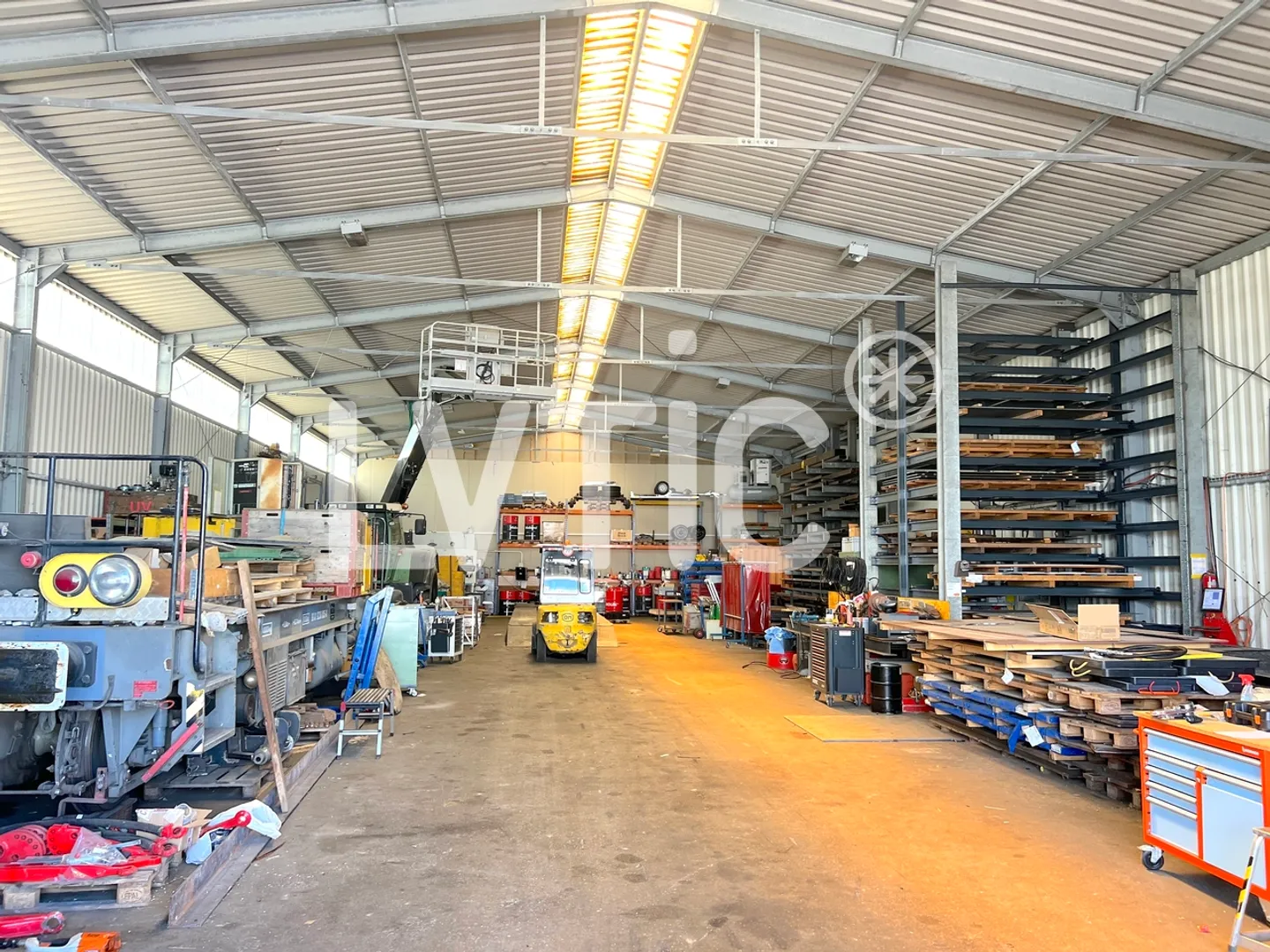 Magazzino, officina di 600 m2 in affitto a St-Aubin - Foto 1 di 5