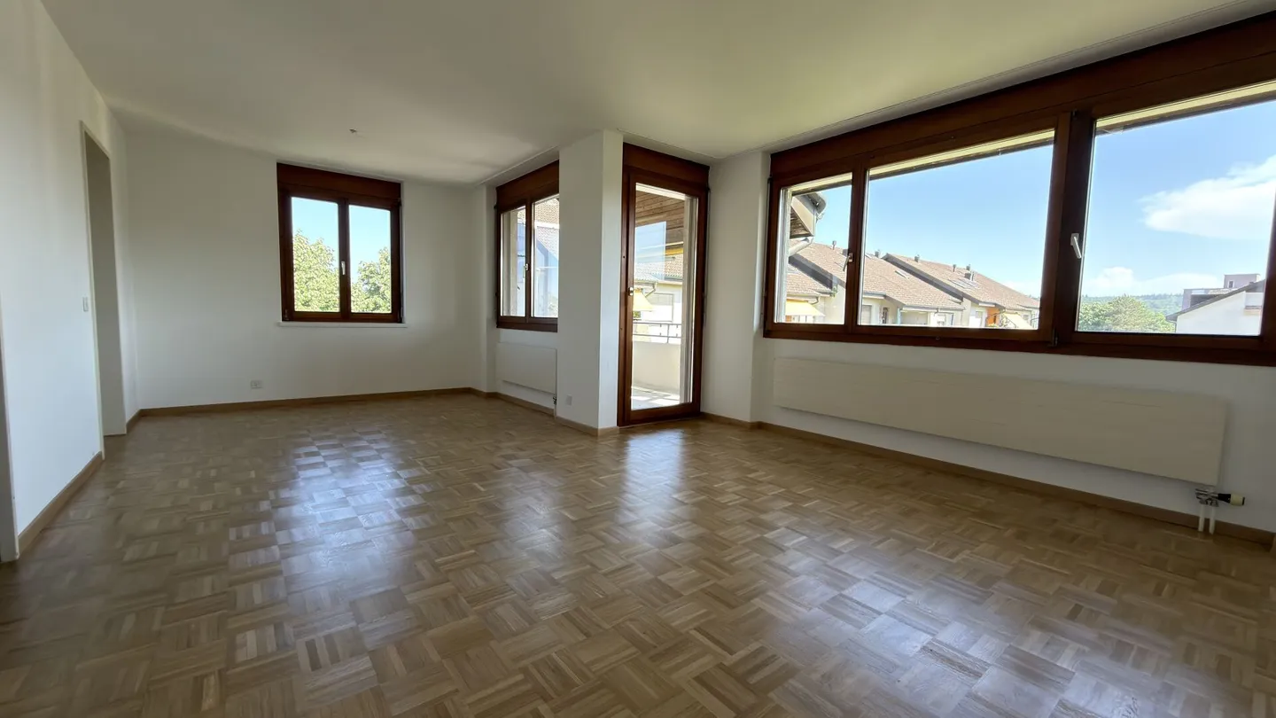 Large Renovated 5.0 Maisonette Apartment with Balcony in a Quiet Location Solothurn - Photo 8 of 22