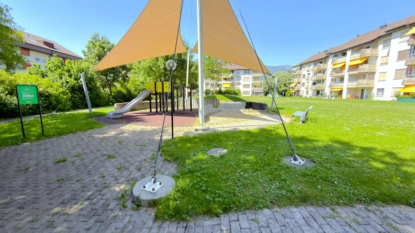 Large Renovated 5.0 Maisonette Apartment with Balcony in a Quiet Location Solothurn - Photo 19 of 22