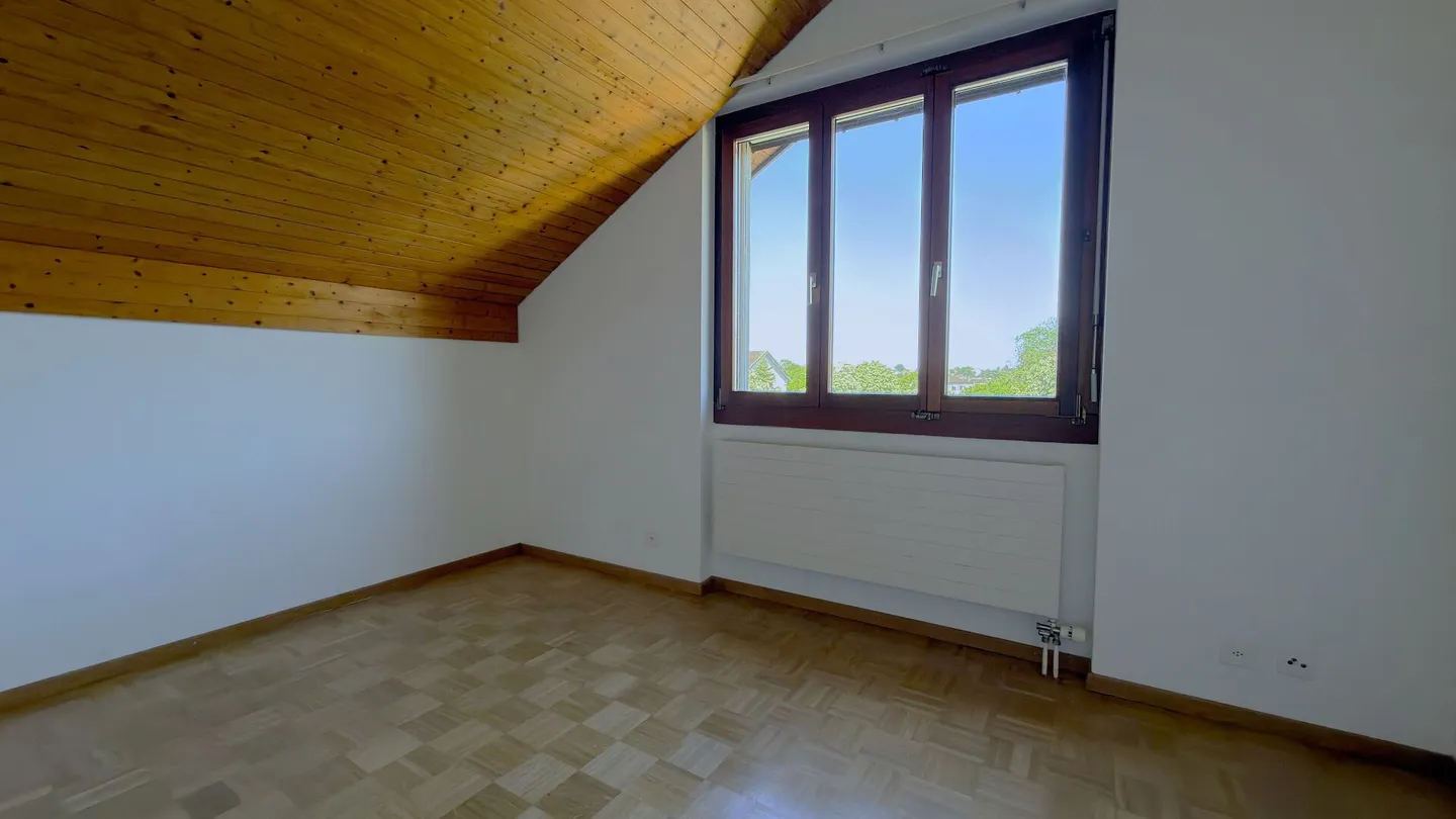 Large Renovated 5.0 Maisonette Apartment with Balcony in a Quiet Location Solothurn - Photo 17 of 22
