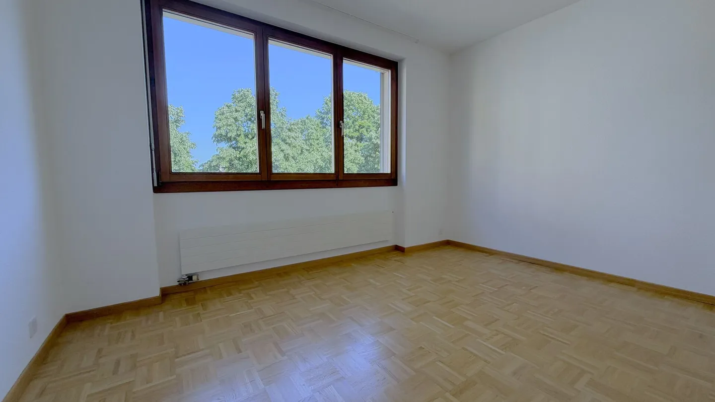 Large Renovated 5.0 Maisonette Apartment with Balcony in a Quiet Location Solothurn - Photo 18 of 22