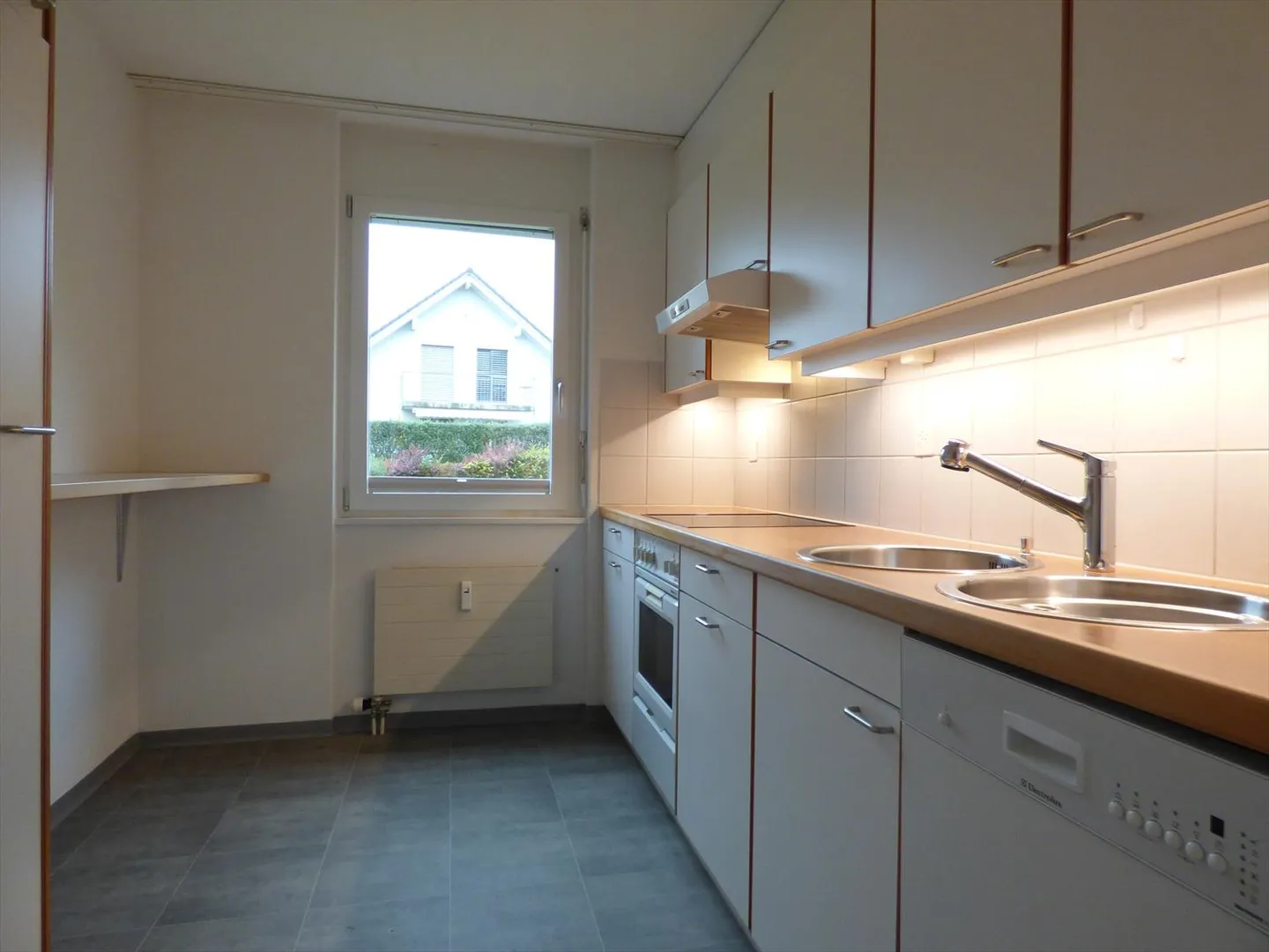 Appartamento spazioso in una zona residenziale tranquilla disponibile fino al 31.03.2028! - Foto 4 di 7