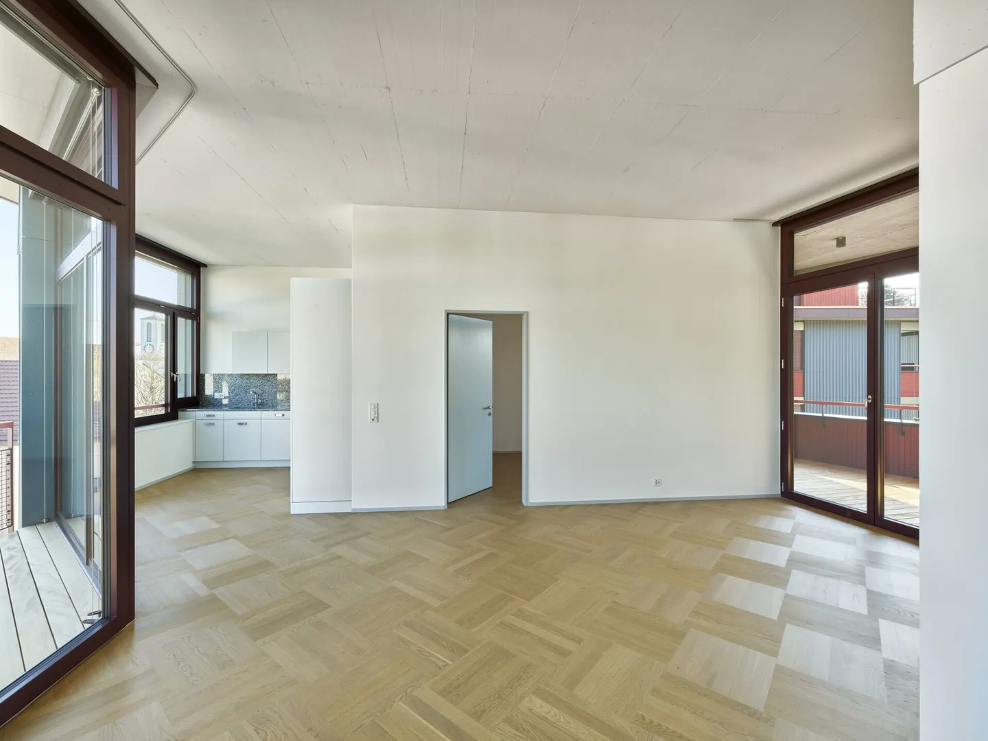 Room-high apartment in the new construction project "Chrüzacher" - Photo 3 of 11