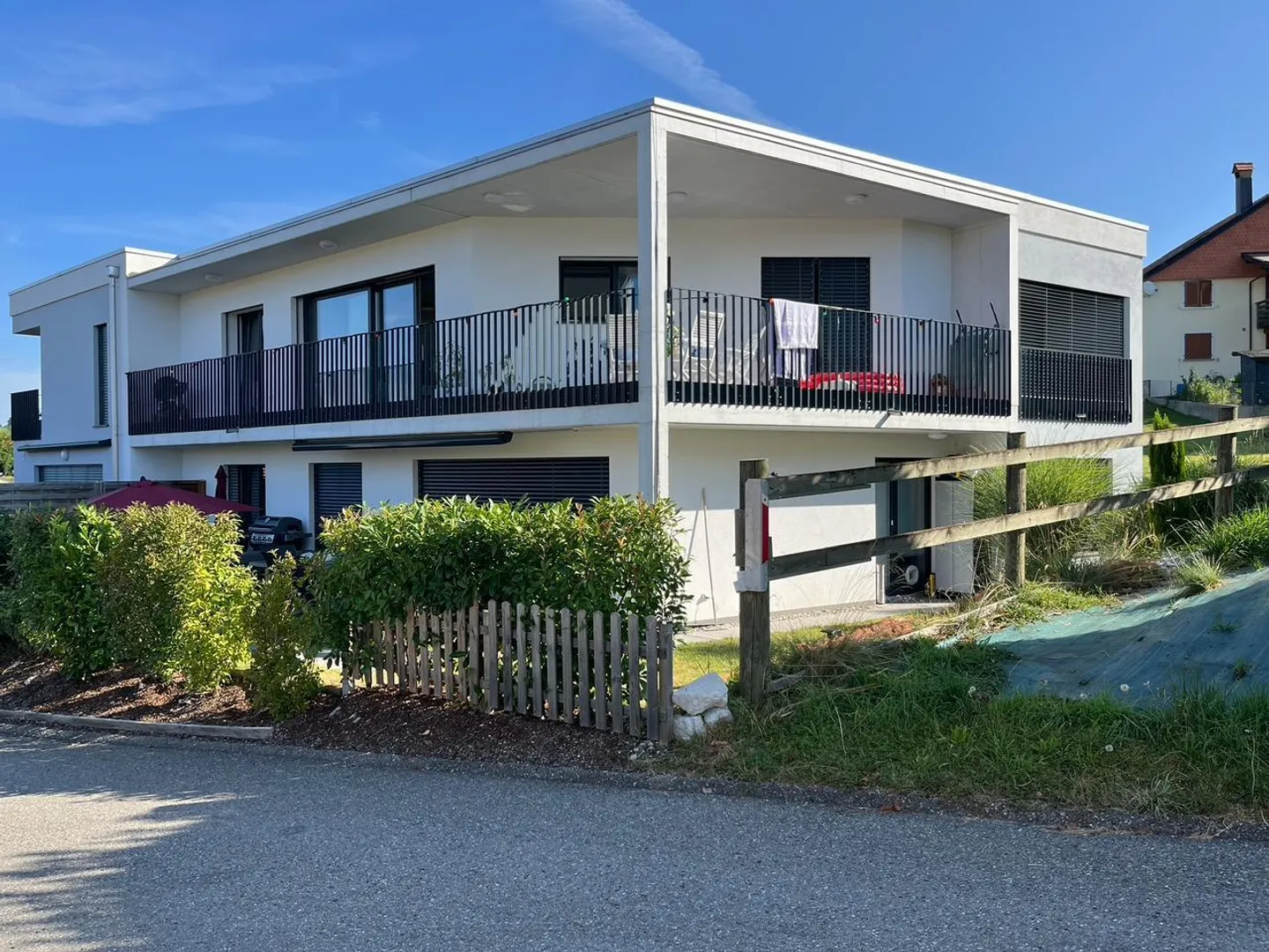 Ampio appartamento di alta classe in un piccolo edificio - Foto 1 di 3