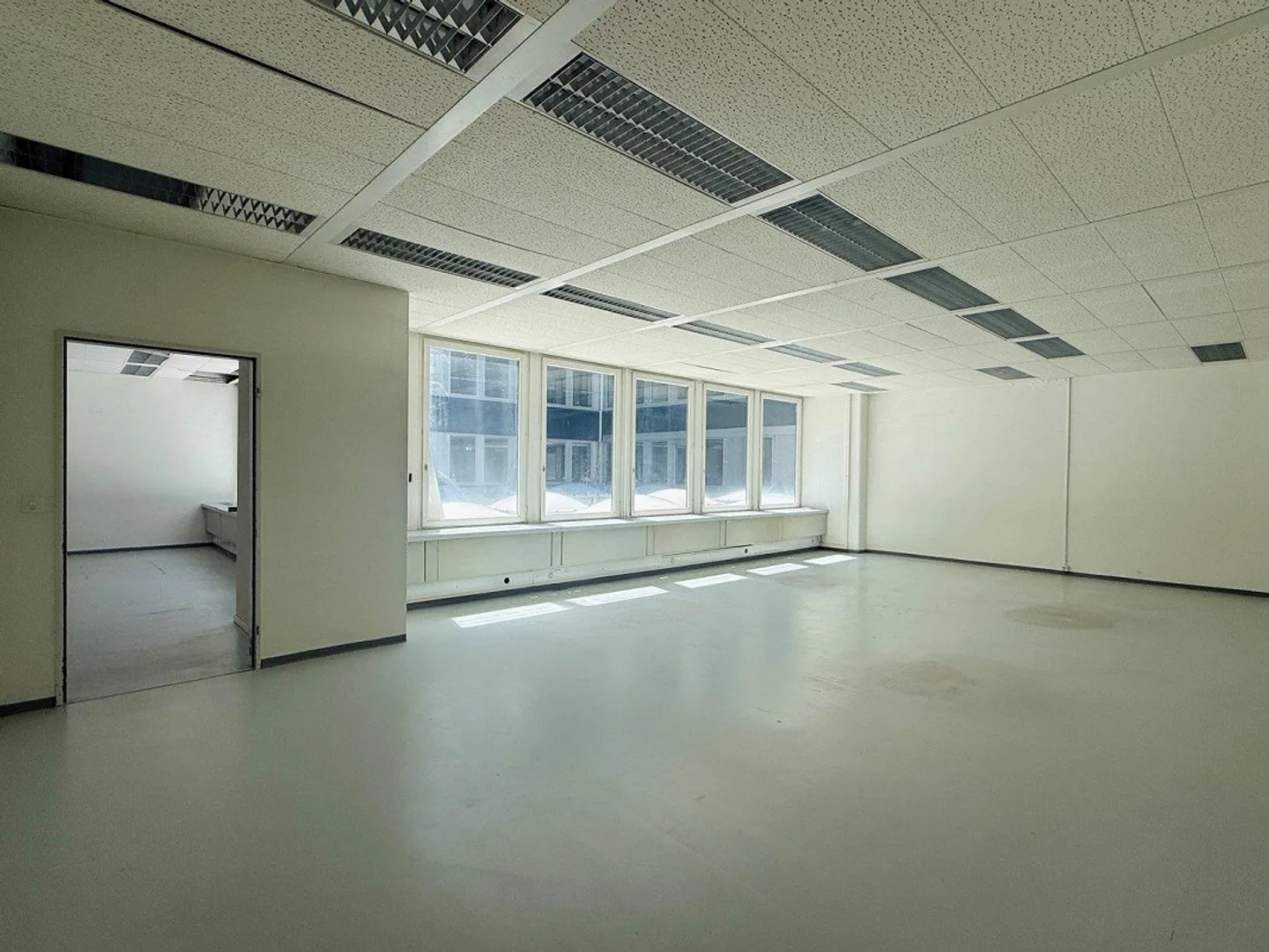 Geräumige Gewerbefläche in Altstetten - Foto 5 von 13