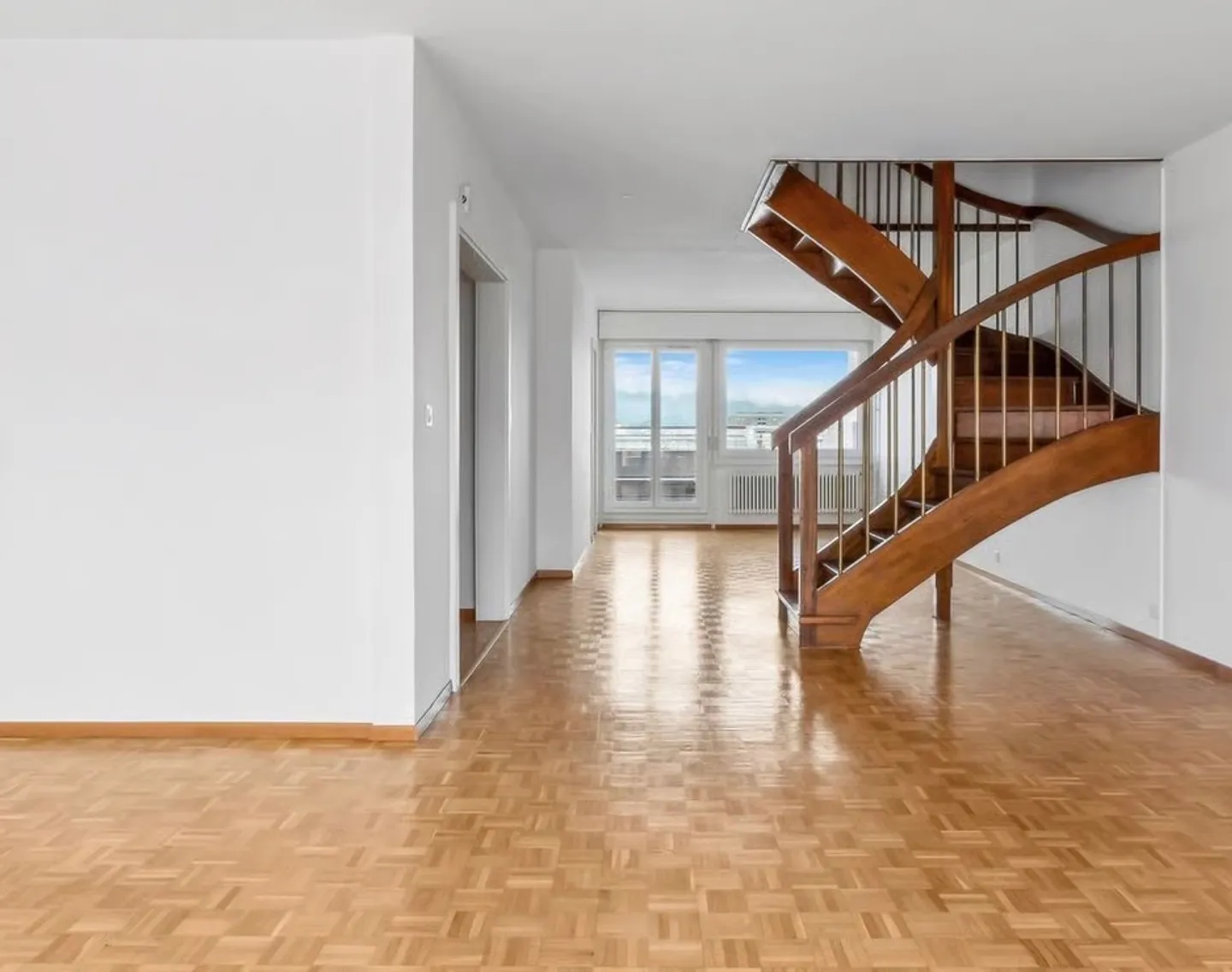 6-room apartment - Photo 1 of 8