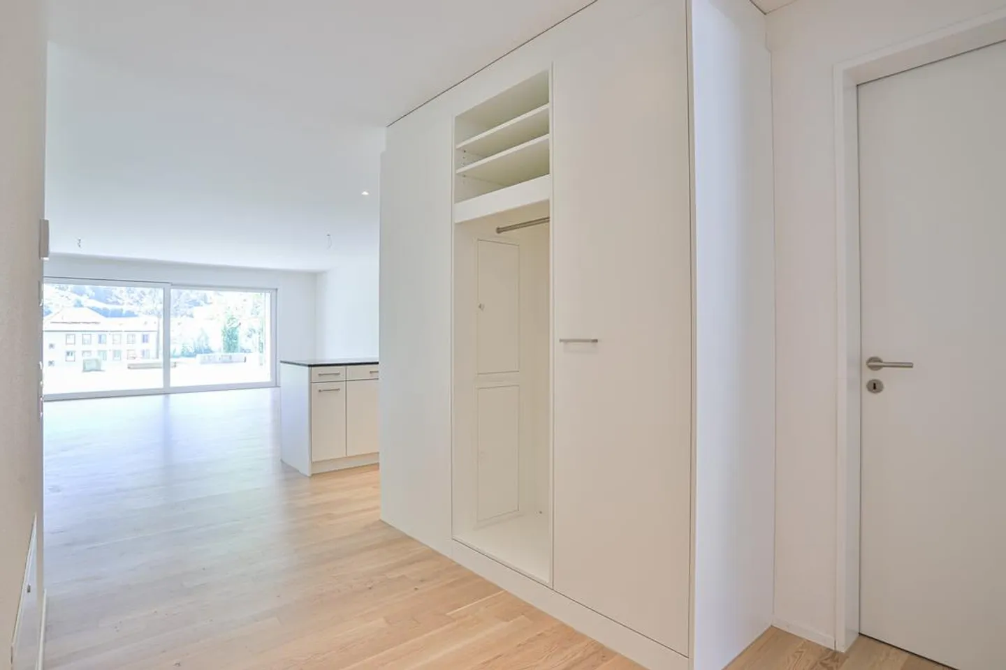 Charming 3.5 room apartment with terrace overlooking the mountains - Photo 8 of 12