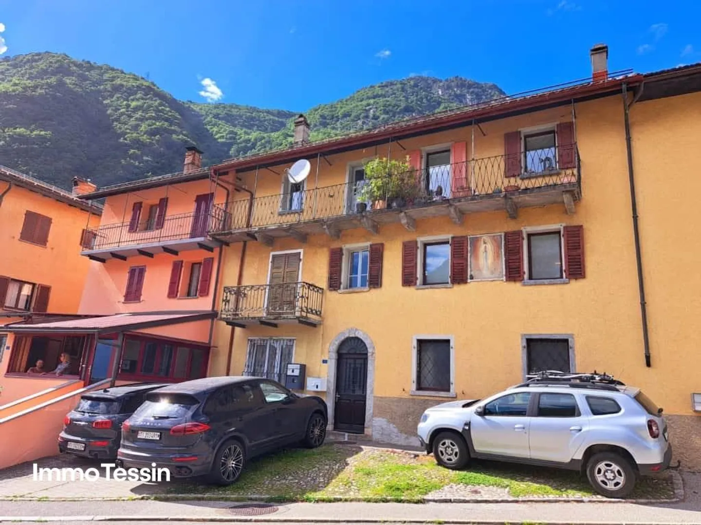 5.1% RETURN: Small multi-family house with 3 apartments nearby ... - Photo 1 of 13