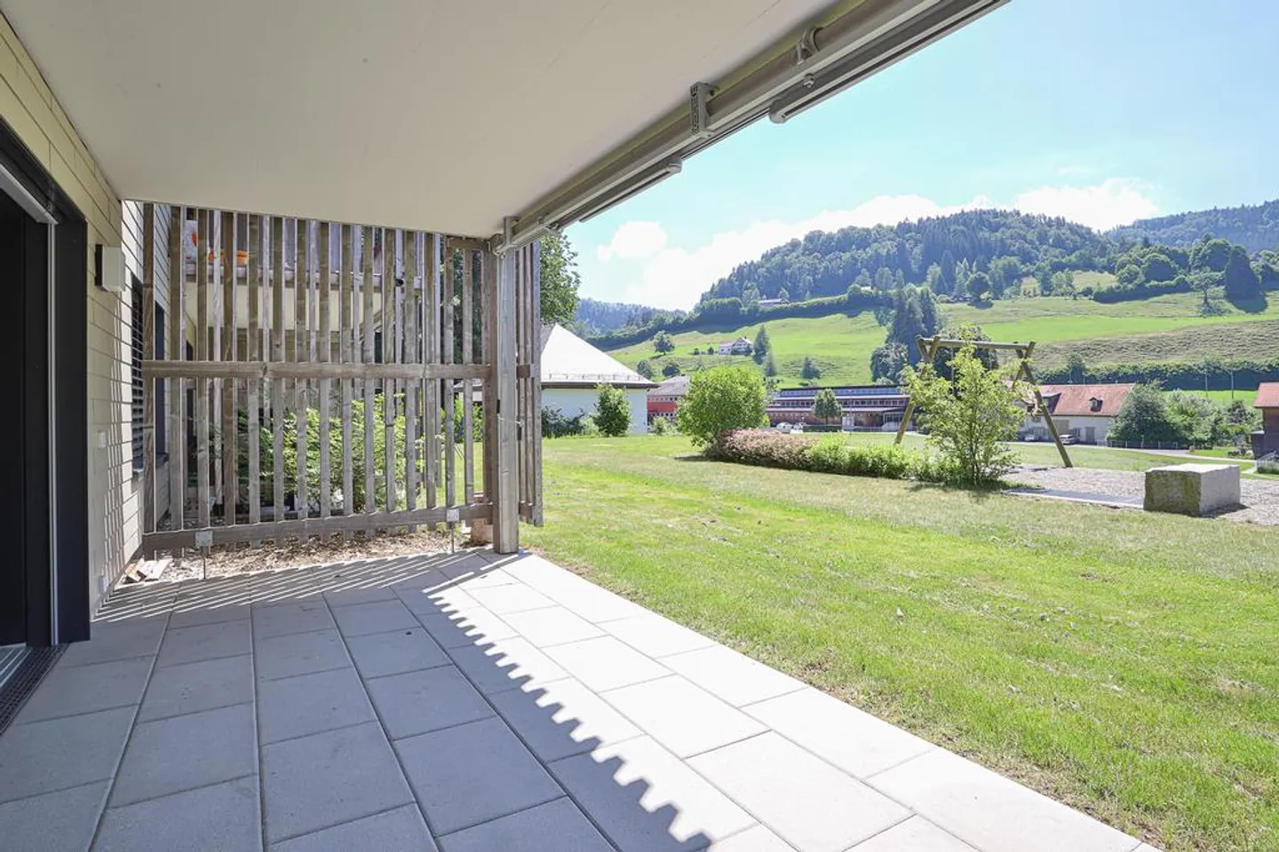 Charming 3.5 room apartment with terrace overlooking the mountains - Photo 10 of 12