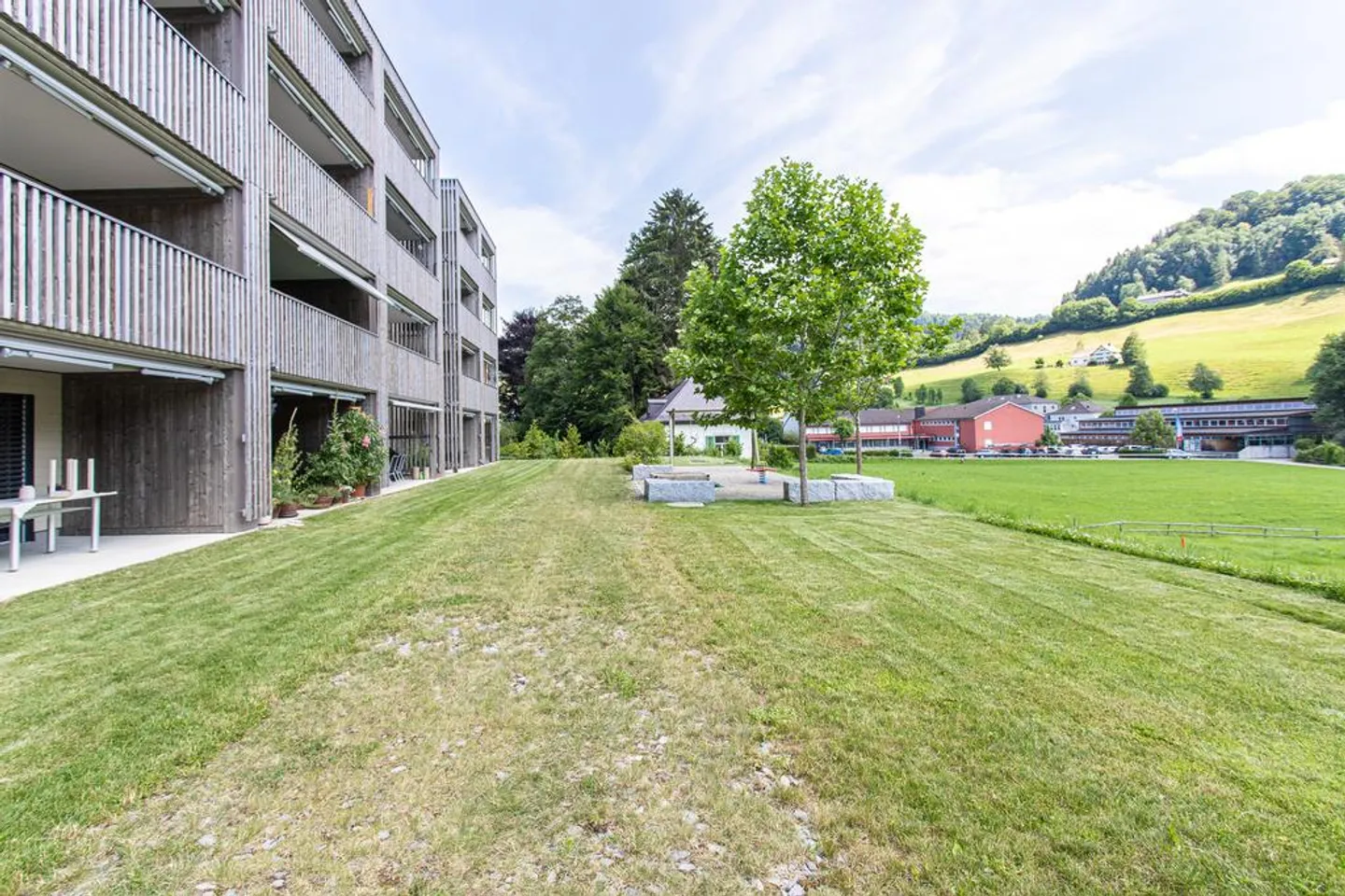 Charming 3.5 room apartment with terrace overlooking the mountains - Photo 11 of 12