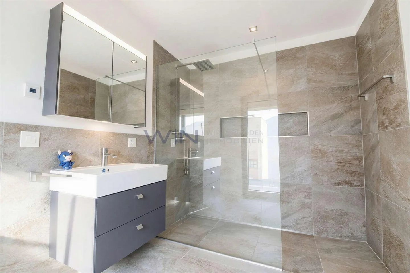 Luxuriöses Einfamilienhaus - Foto 2 von 13