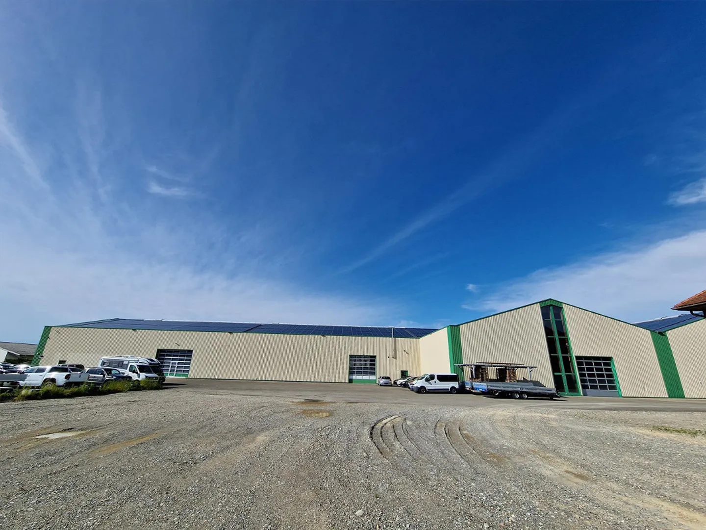 Ampia area di stoccaggio nella hall - Foto 1 di 5