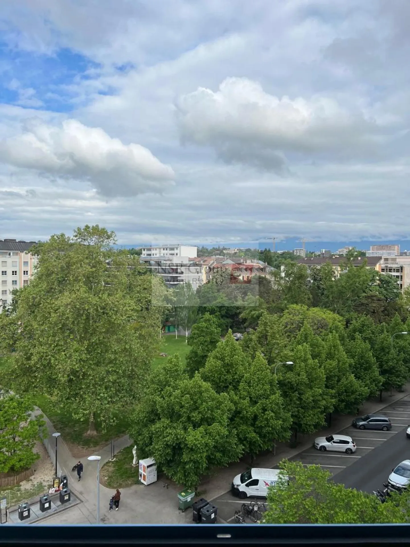 Elegant 5-room renovated apartment in the sought-after neighborhood of Carouge - Photo 1 of 12