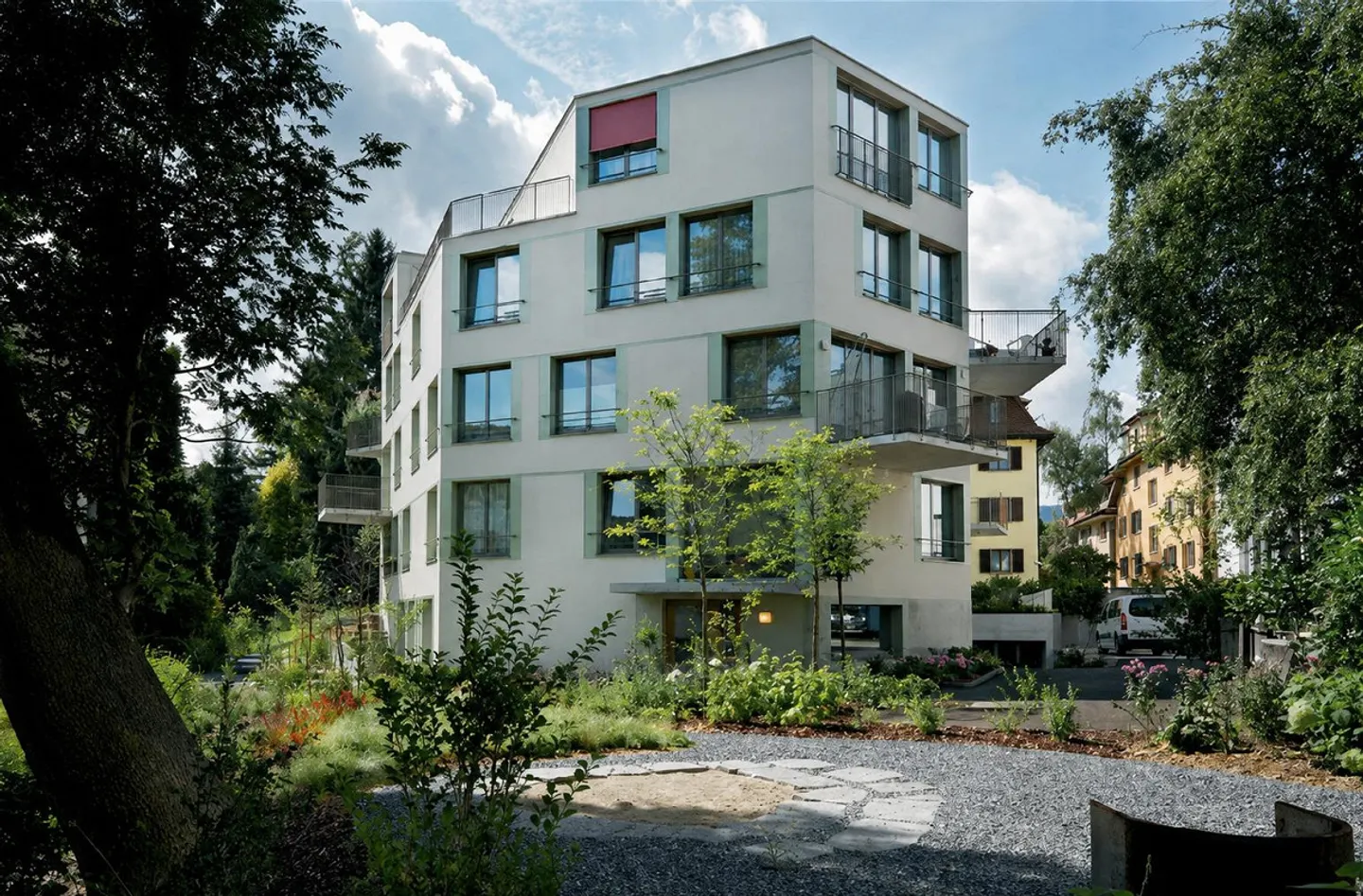 Stylish 3.5-Room Apartment in Zurich with Balcony and Garage Parking - Photo 4 of 23