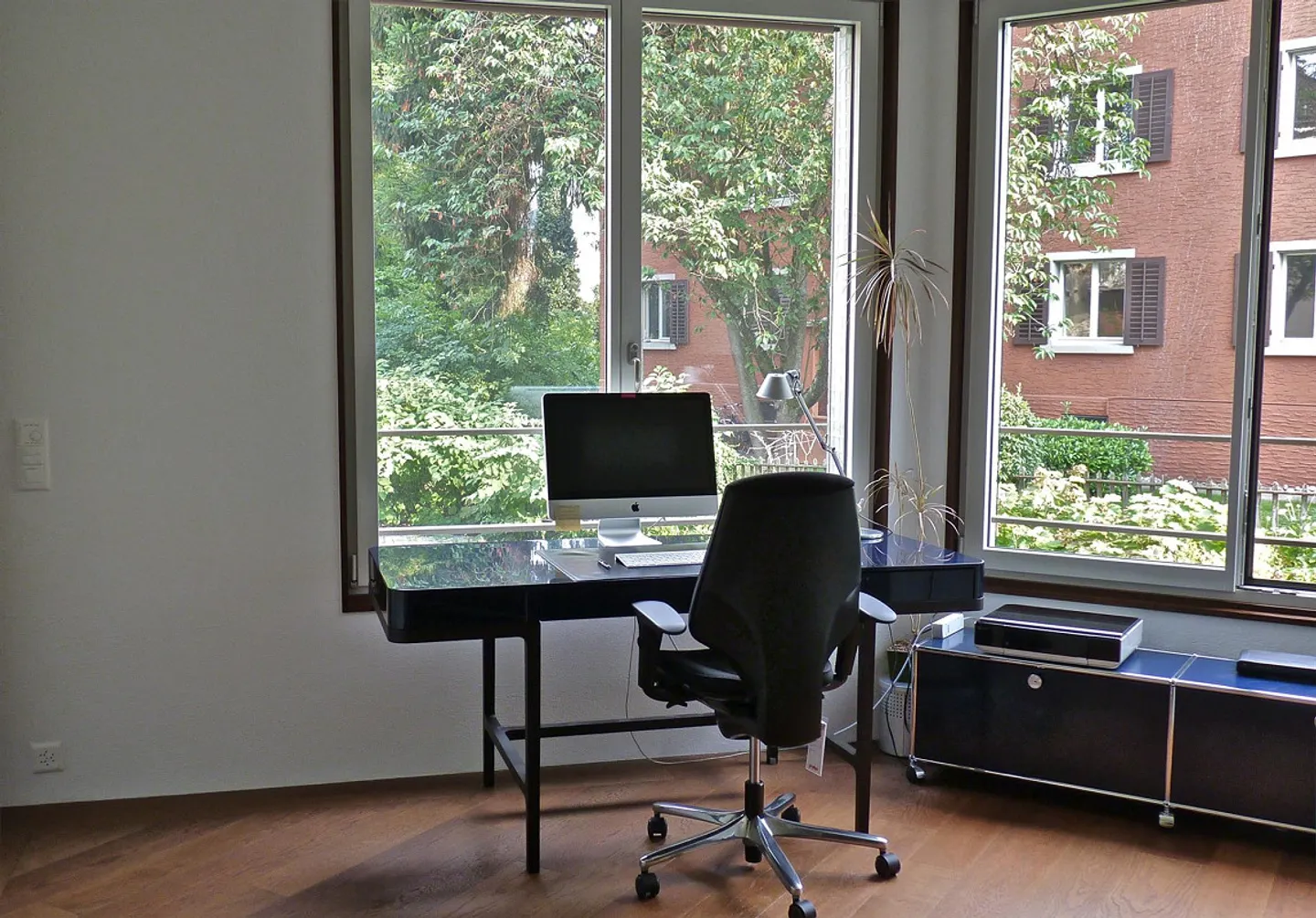 Stylish 3.5-Room Apartment in Zurich with Balcony and Garage Parking - Photo 10 of 23
