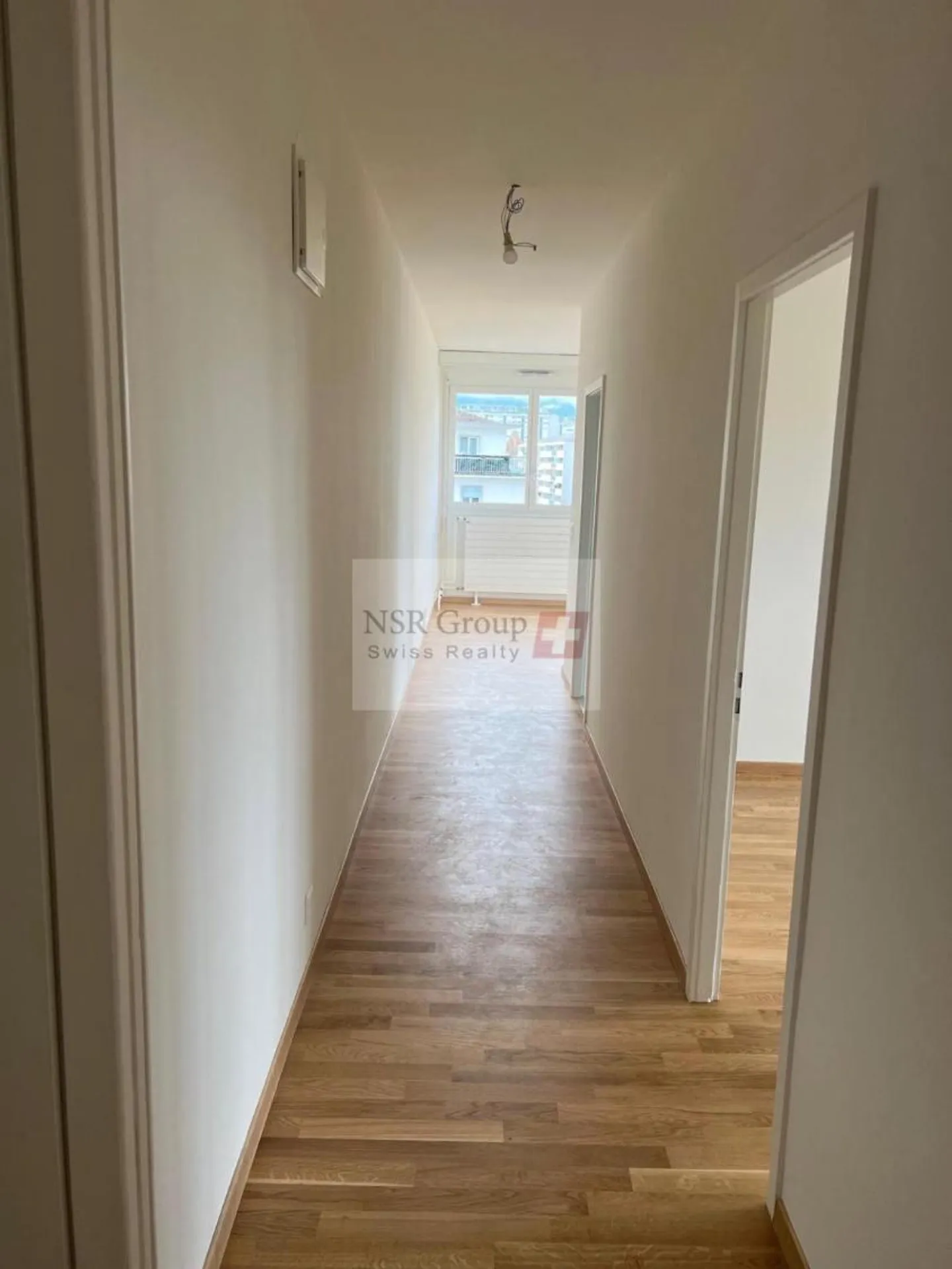 Elegant 5-room renovated apartment in the sought-after neighborhood of Carouge - Photo 5 of 12