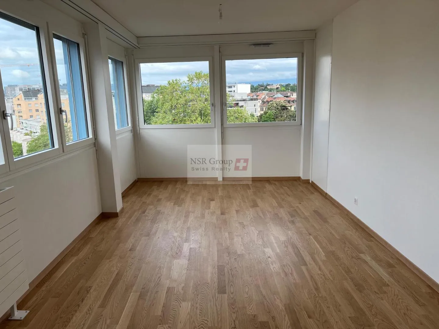 Elegant 5-room renovated apartment in the sought-after neighborhood of Carouge - Photo 6 of 12