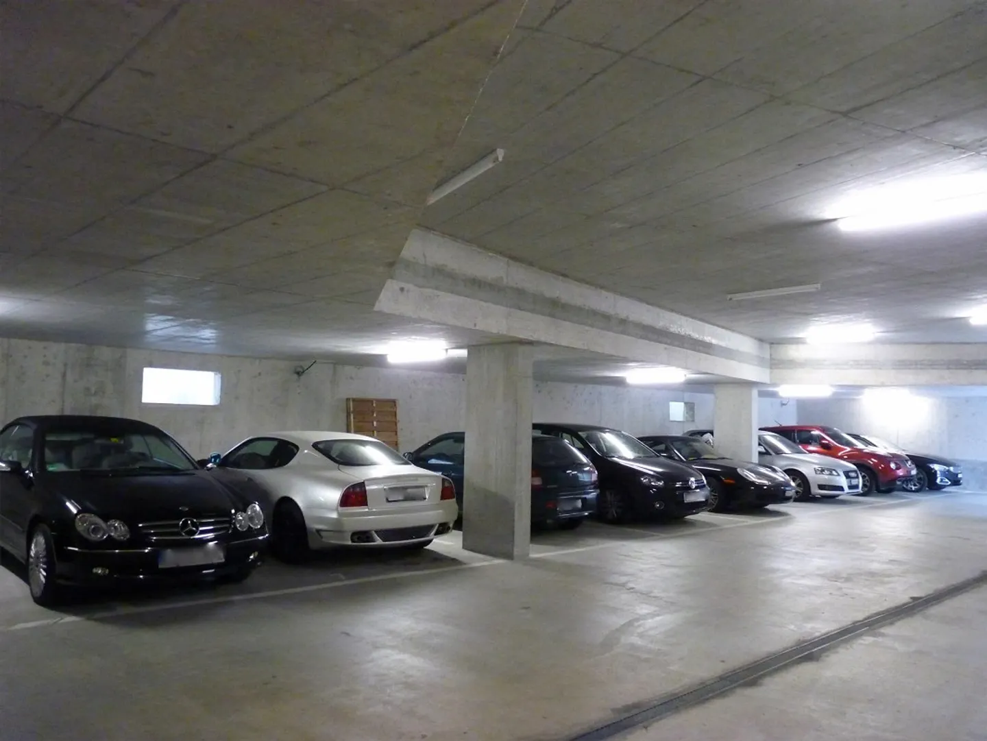 Stylish 3.5-Room Apartment in Zurich with Balcony and Garage Parking - Photo 19 of 23