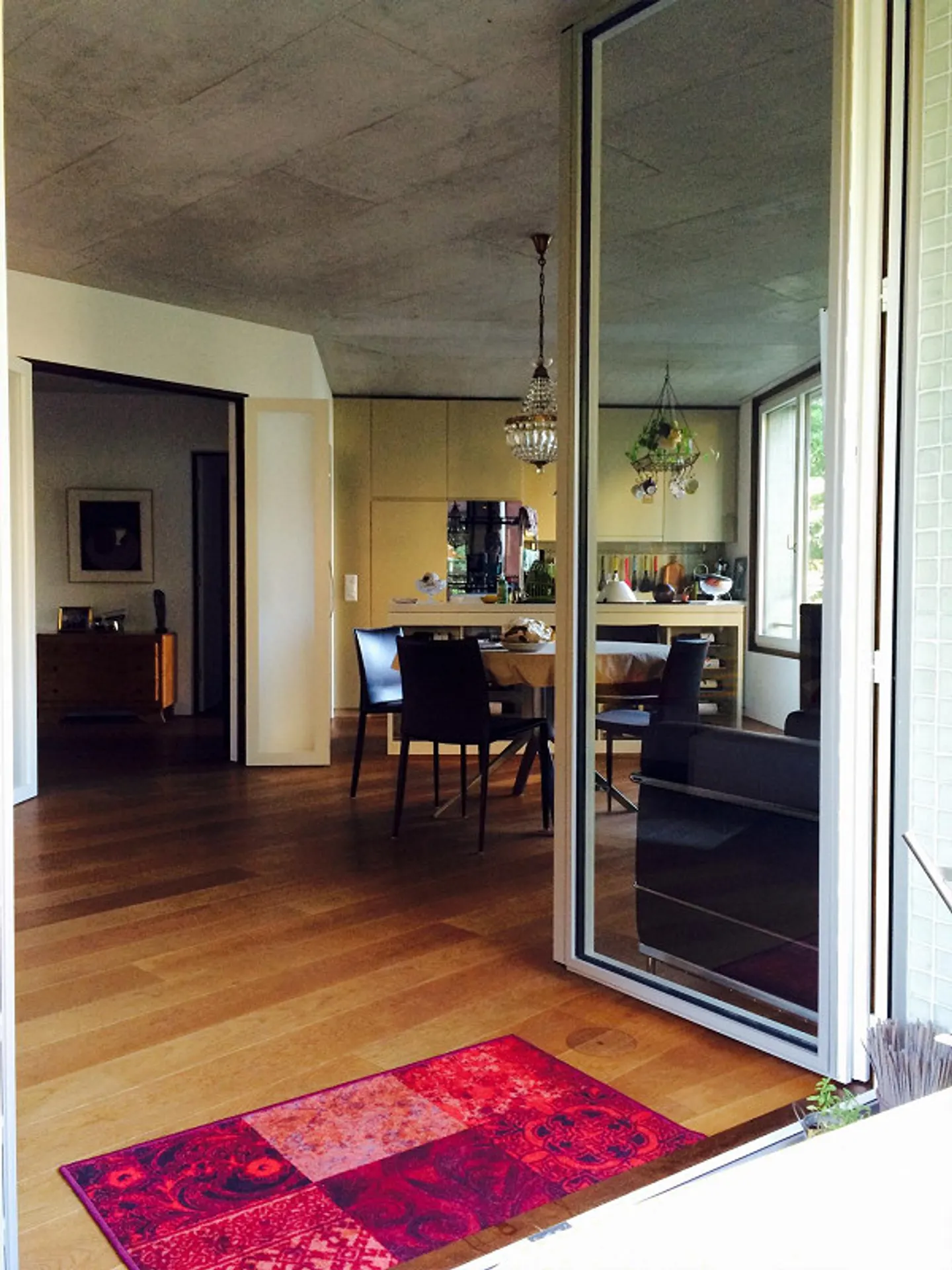 Stylish 3.5-Room Apartment in Zurich with Balcony and Garage Parking - Photo 8 of 23