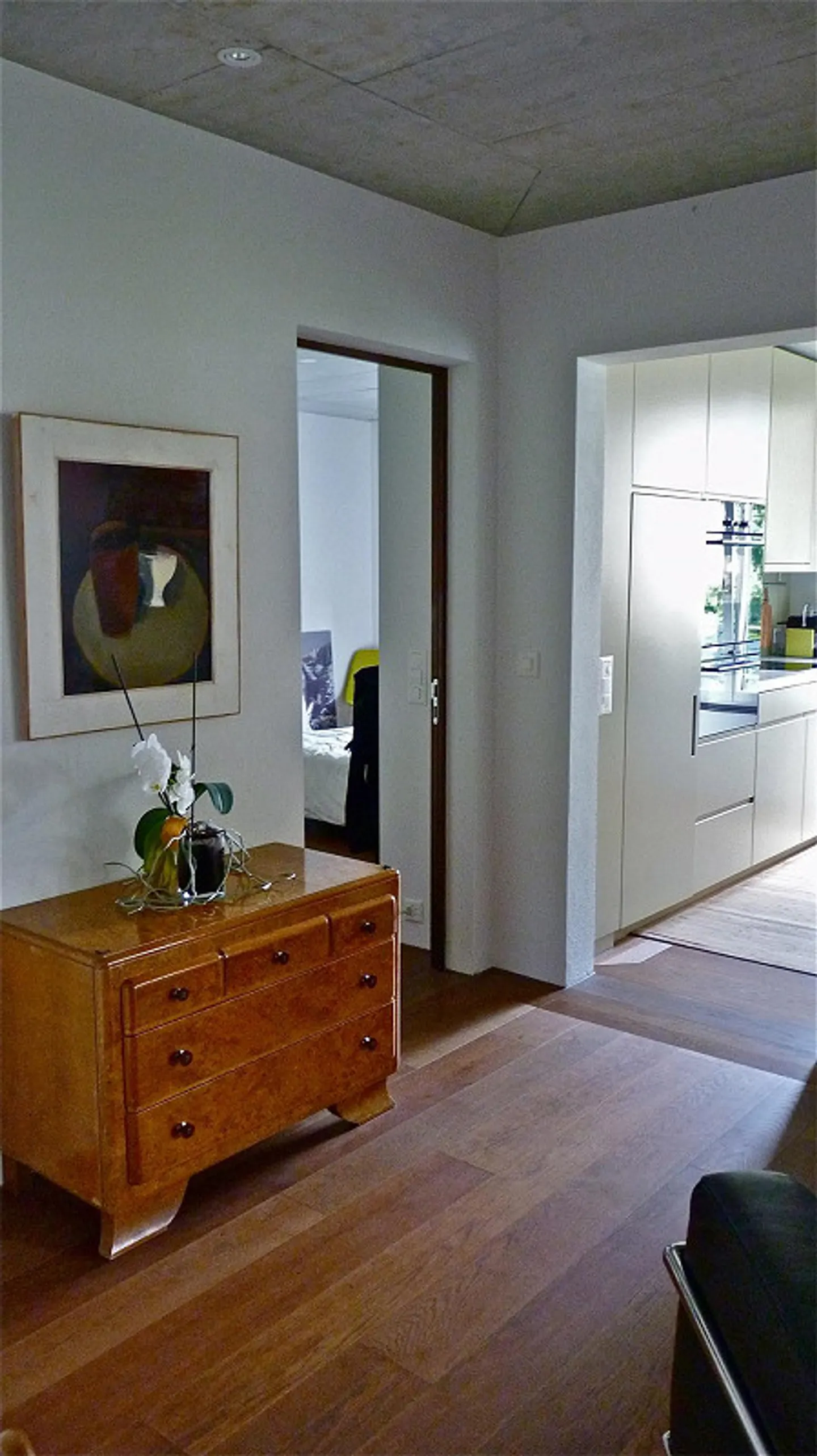 Stylish 3.5-Room Apartment in Zurich with Balcony and Garage Parking - Photo 7 of 23