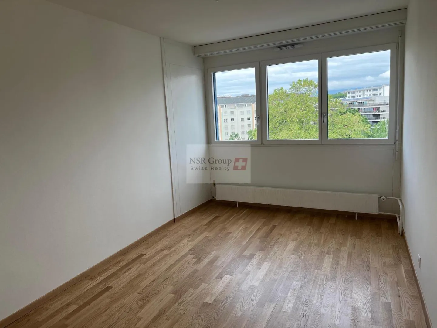 Elegant 5-room renovated apartment in the sought-after neighborhood of Carouge - Photo 7 of 12