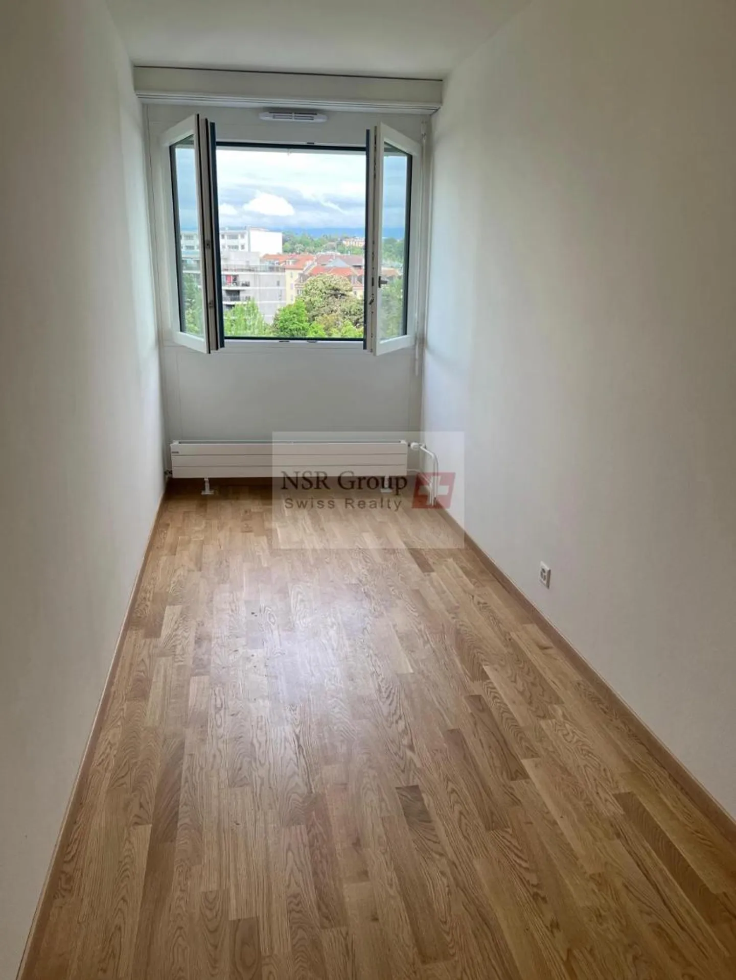 Elegant 5-room renovated apartment in the sought-after neighborhood of Carouge - Photo 8 of 12