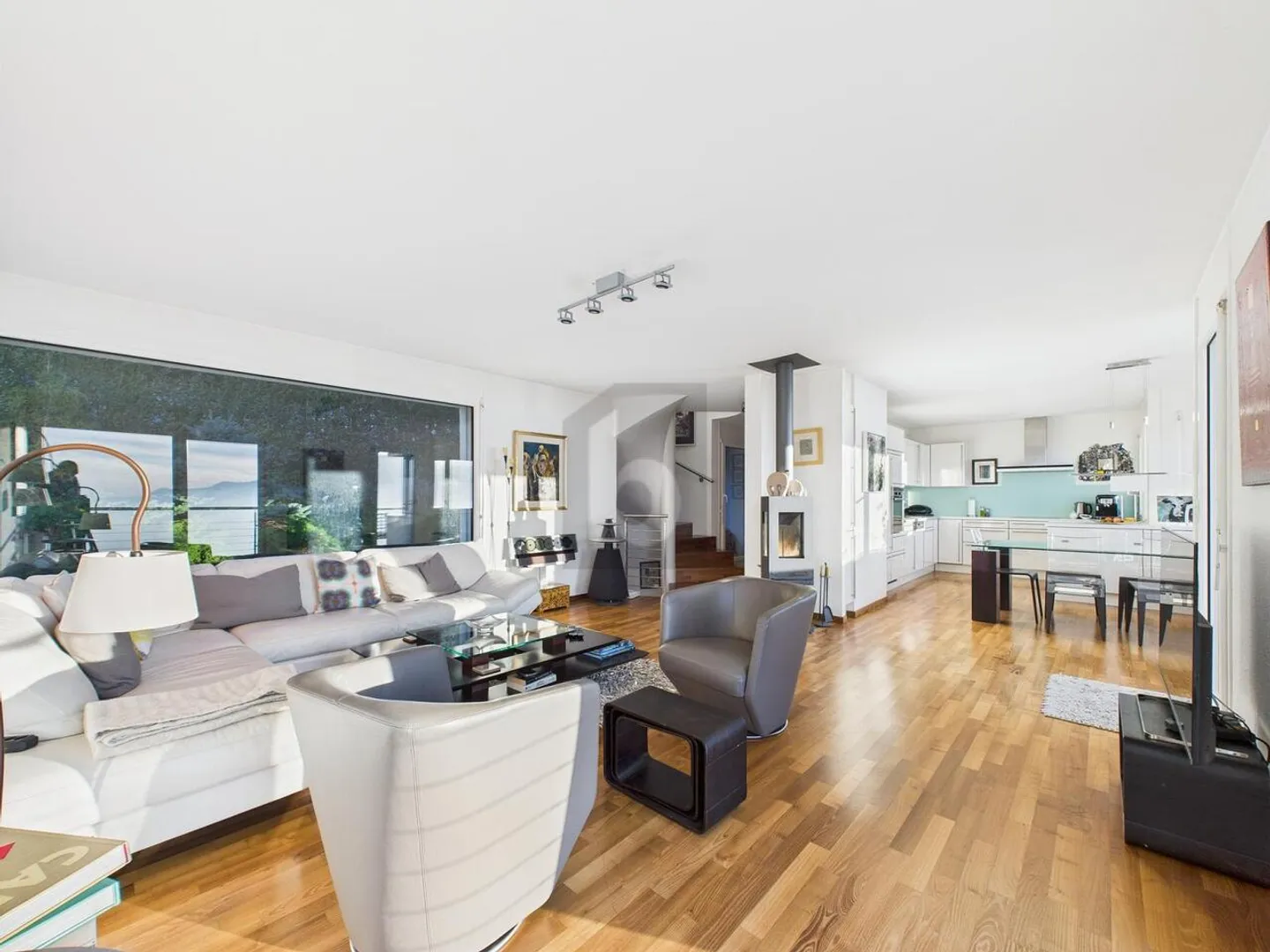 LUXURIOUS REFUGE WITH PANORAMA AND GARDEN - Photo 2 of 6