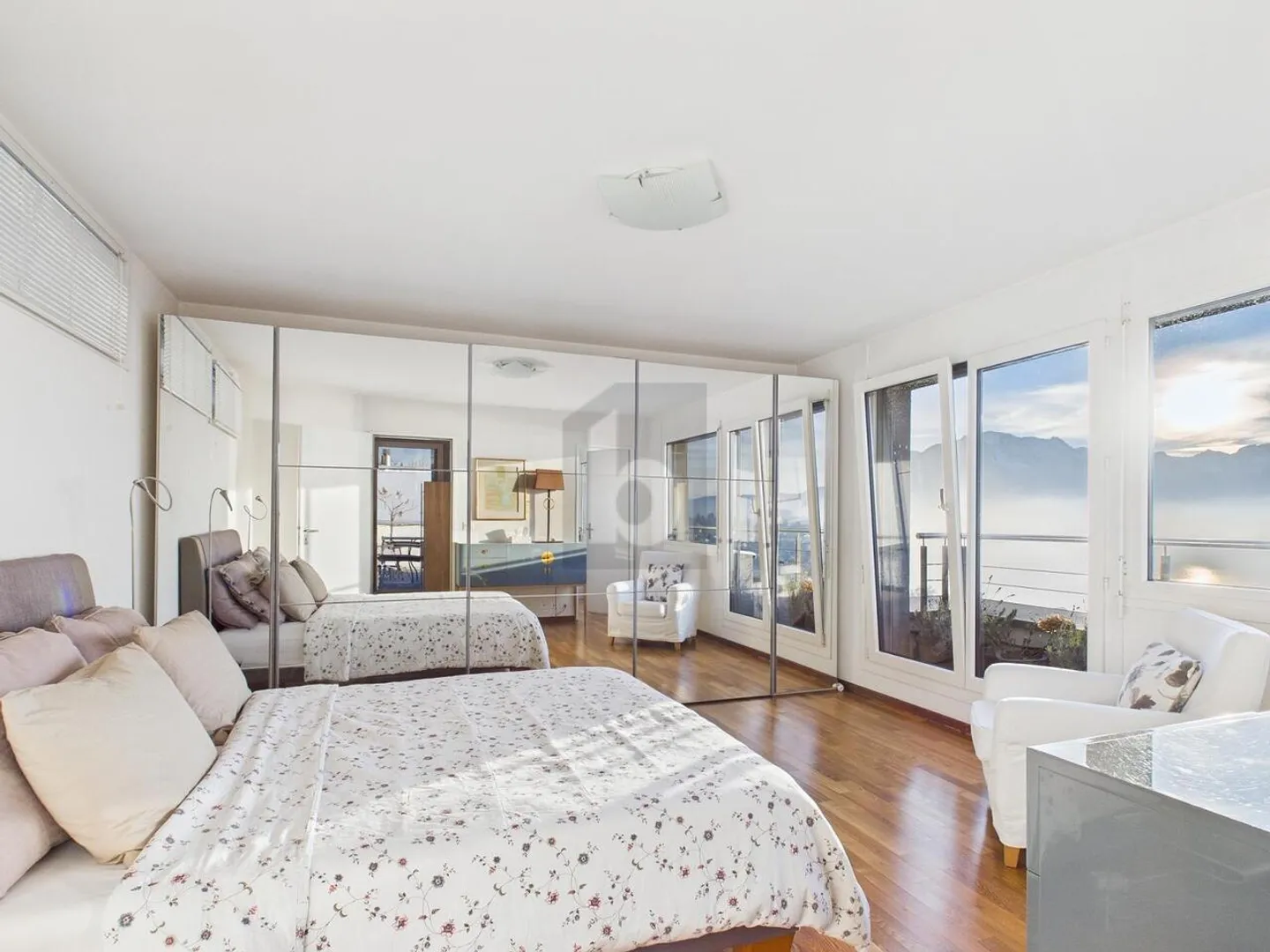 LUXURIOUS REFUGE WITH PANORAMA AND GARDEN - Photo 3 of 6