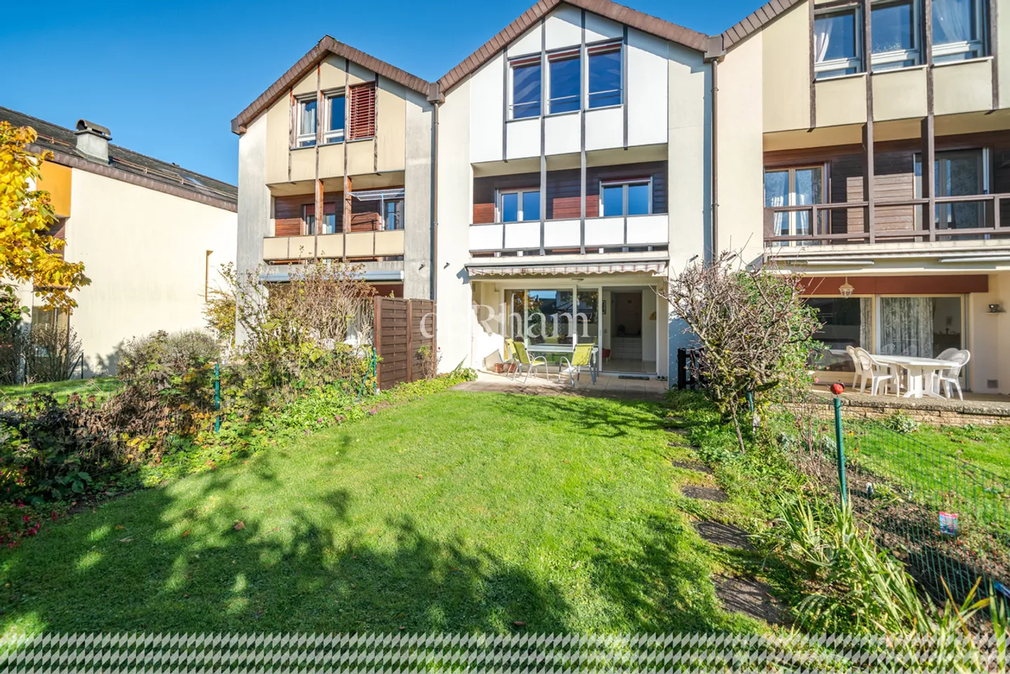 Bella casa adiacente di 7,5 stanze - Foto 1 di 10