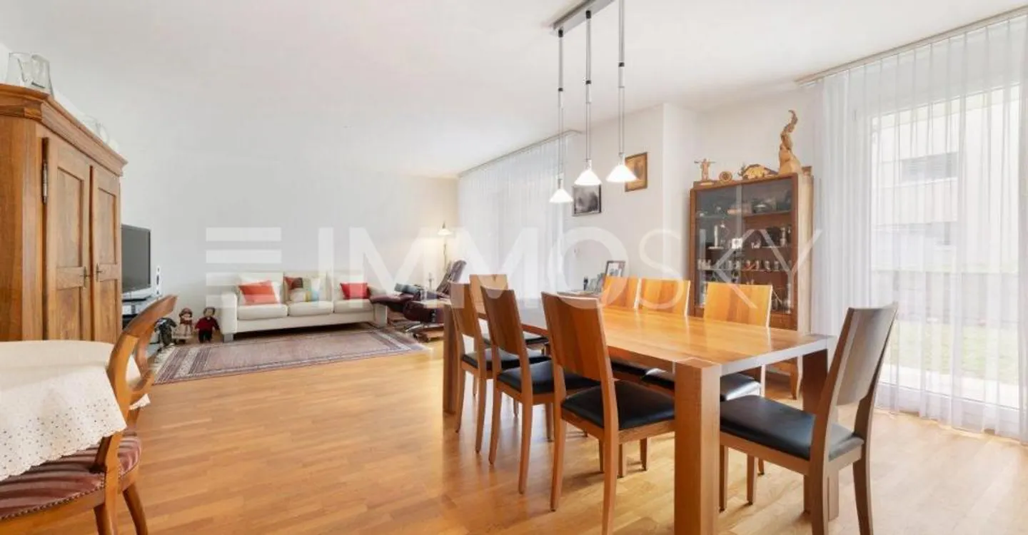 Light and Sun: Attractive Apartment with Two Seating Areas - Photo 2 of 5