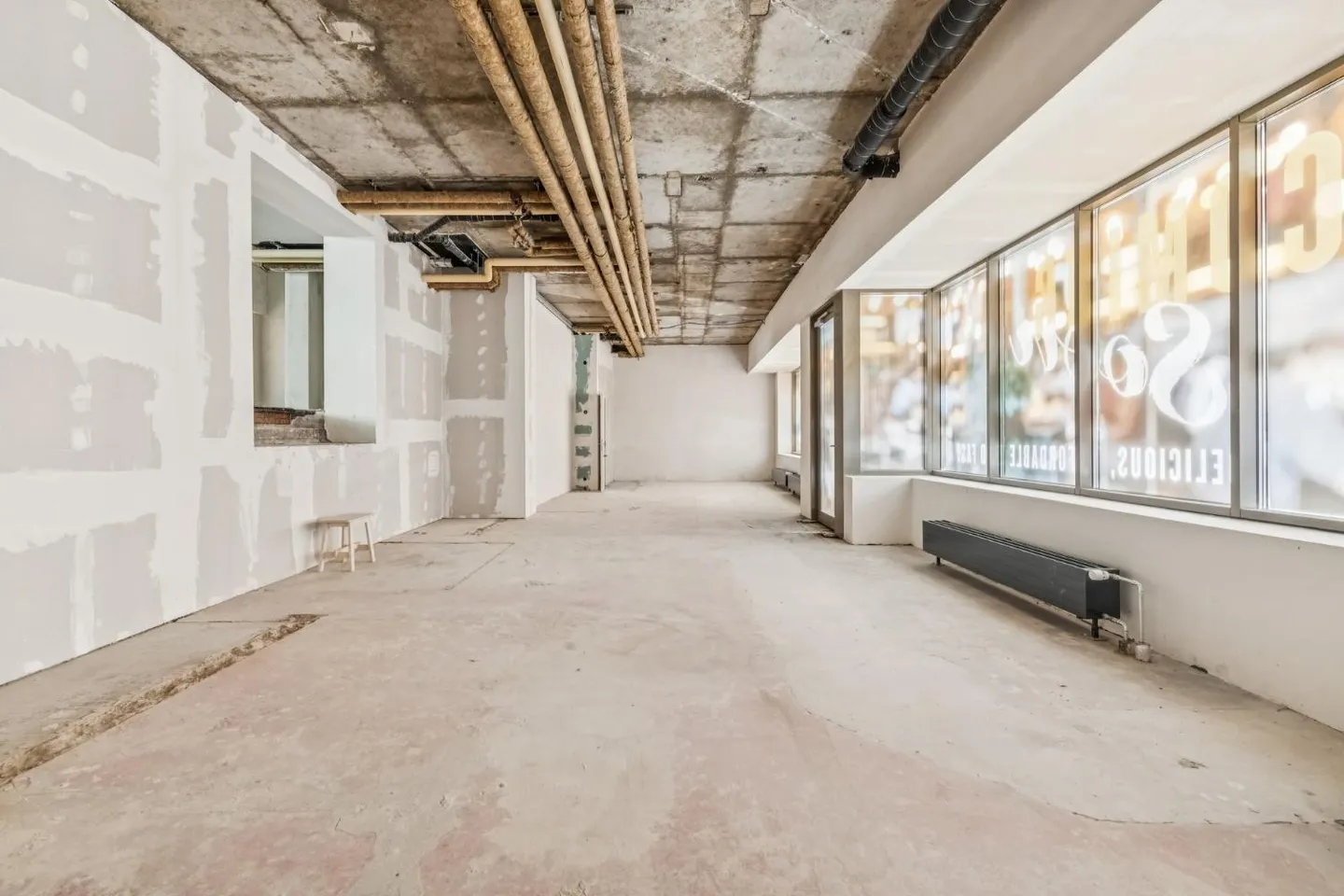 Prime Commercial Space in Basel - Photo 2 of 10