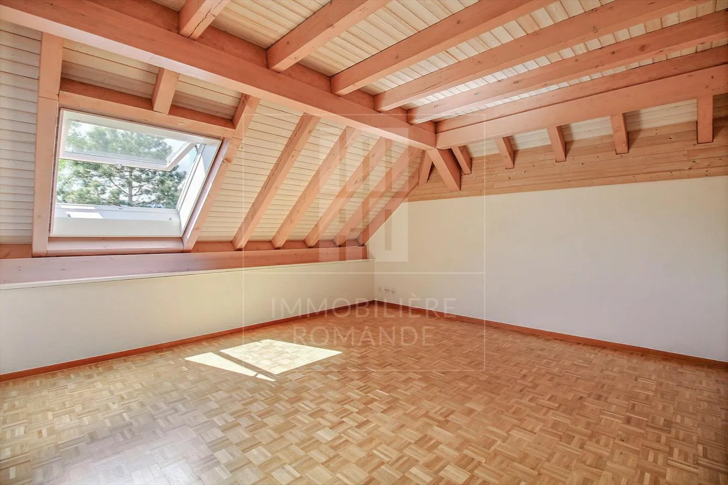 Appartamento duplex luminoso con 4,5 stanze nel centro del villaggio - Foto 7 di 13